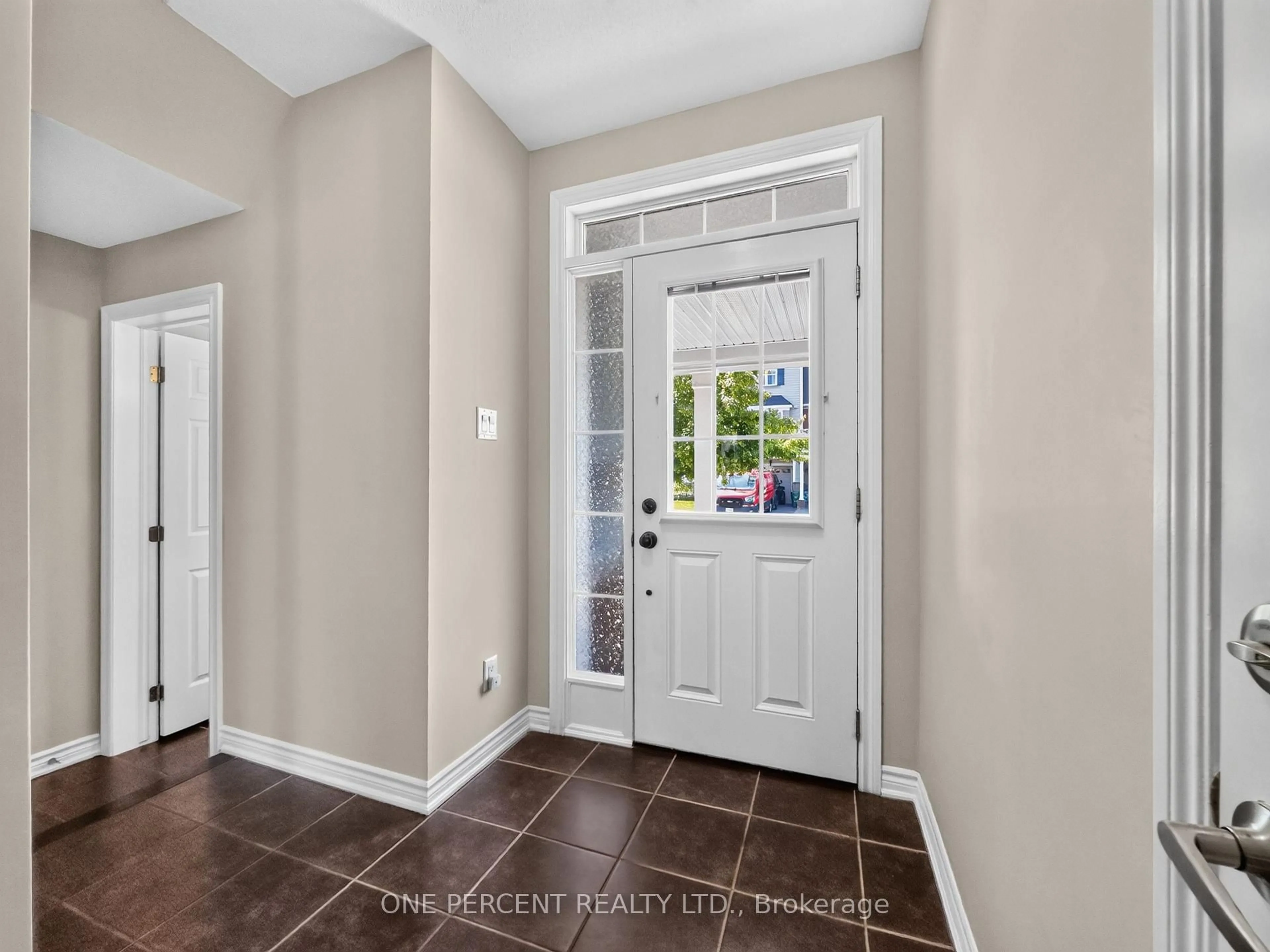 Indoor entryway for 357 Sweet Grass Circ, Ottawa Ontario K2J 5W9