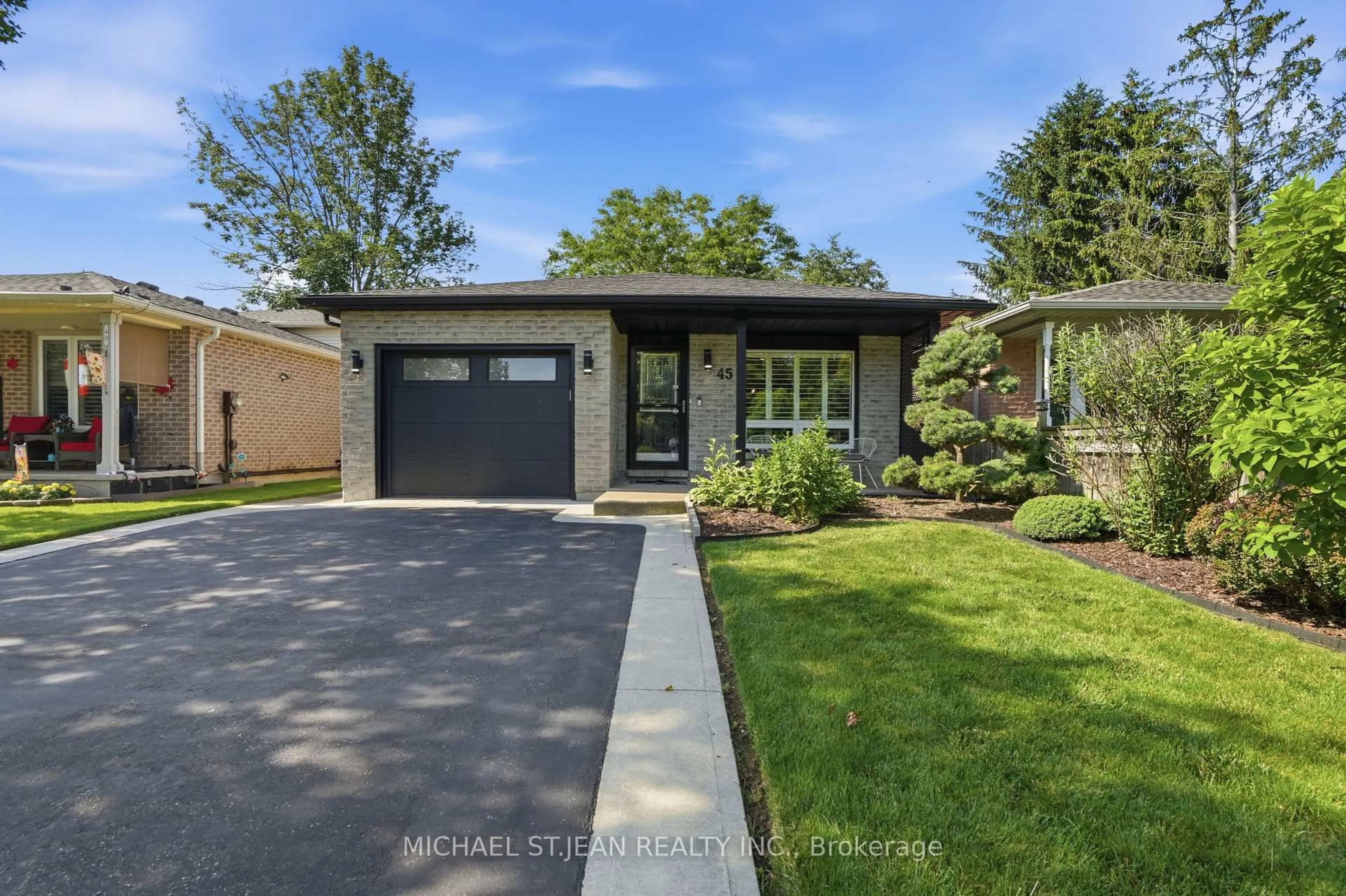 Home with brick exterior material, street for 45 Sandra Cres, Grimsby Ontario L3M 4Y9