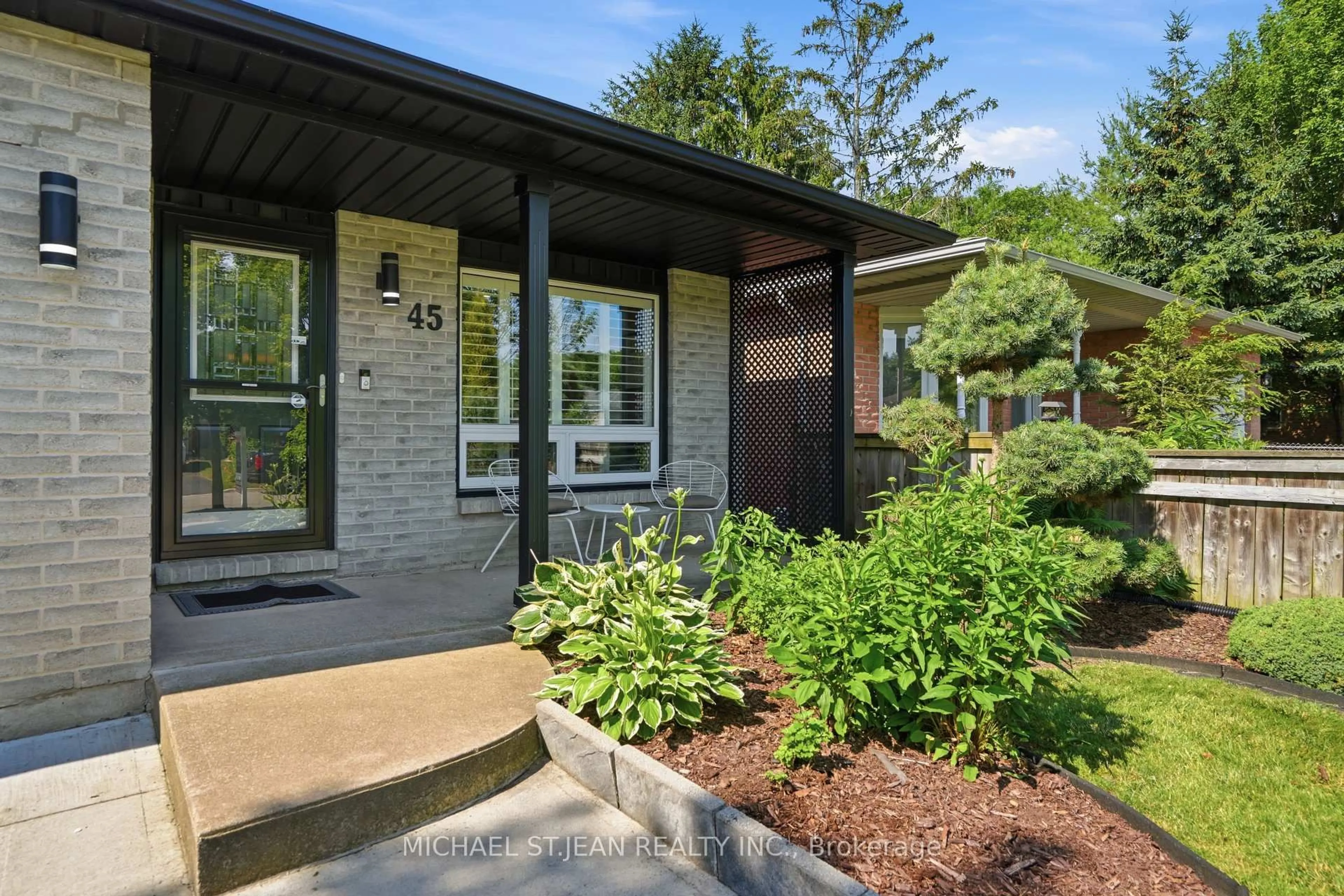 Home with brick exterior material, street for 45 Sandra Cres, Grimsby Ontario L3M 4Y9