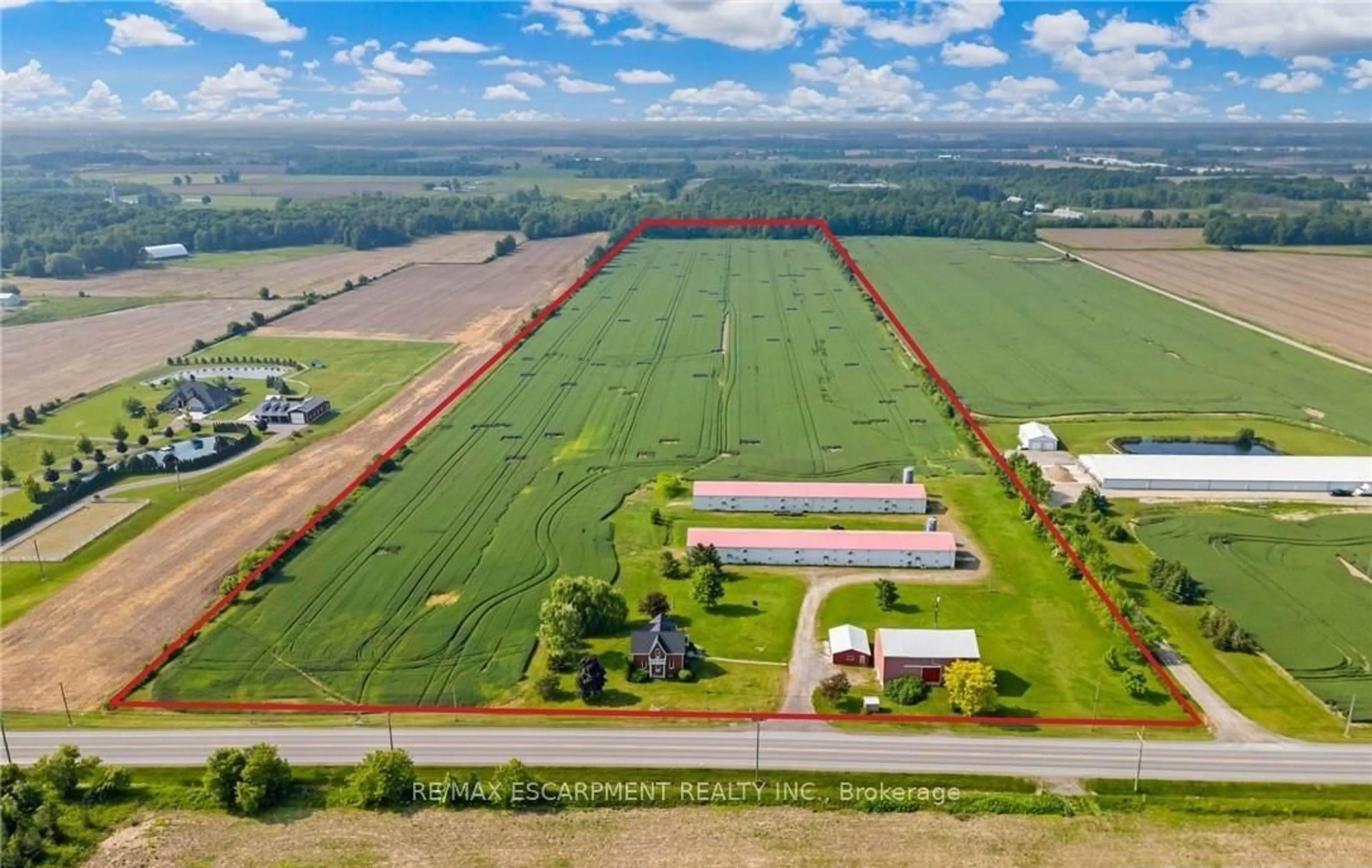 A pic from outside/outdoor area/front of a property/back of a property/a pic from drone, unknown for 4932 FLY Rd, Lincoln Ontario L0R 1B2