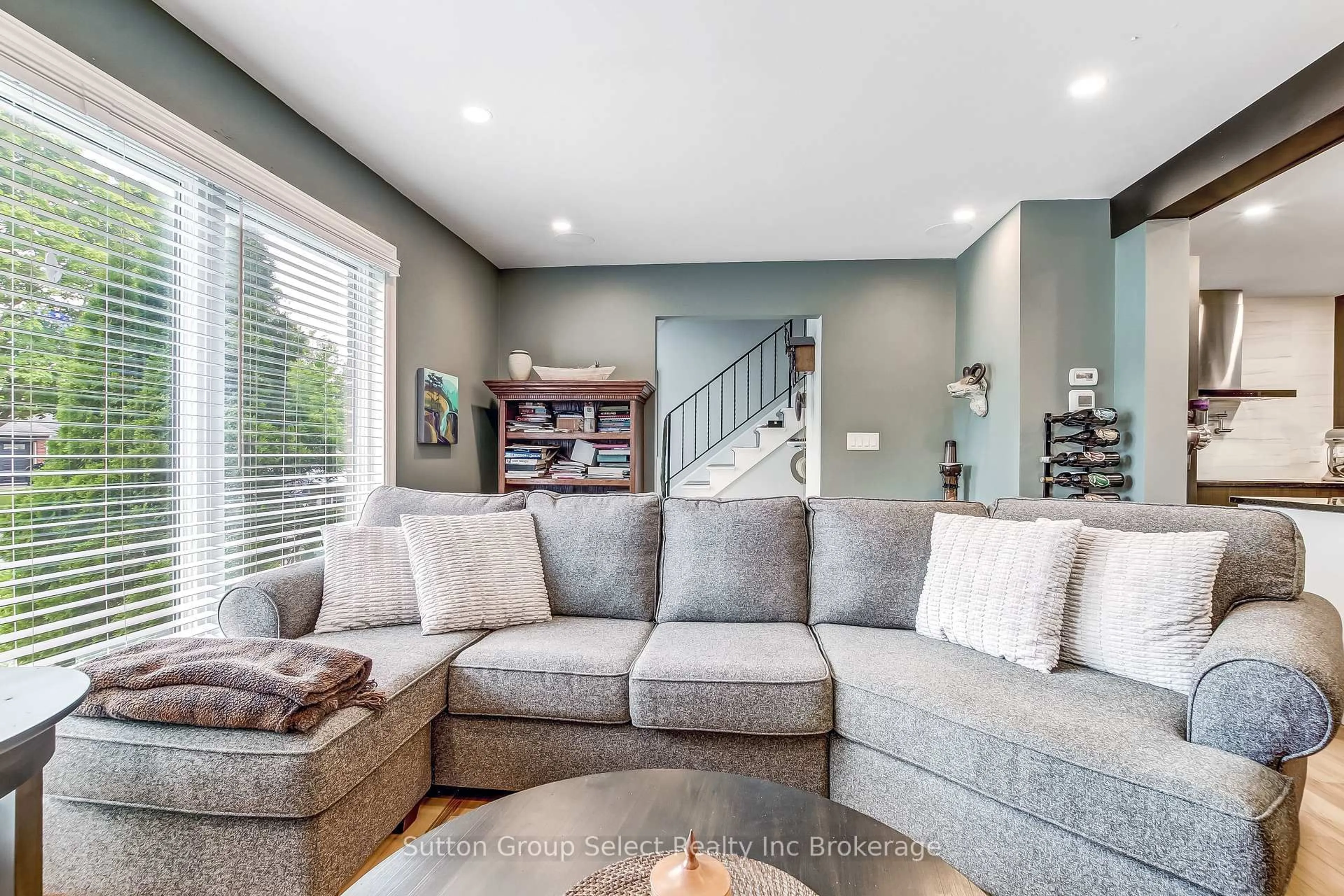 Living room with furniture, unknown for 468 Lee Ave, Woodstock Ontario N4S 6Y3