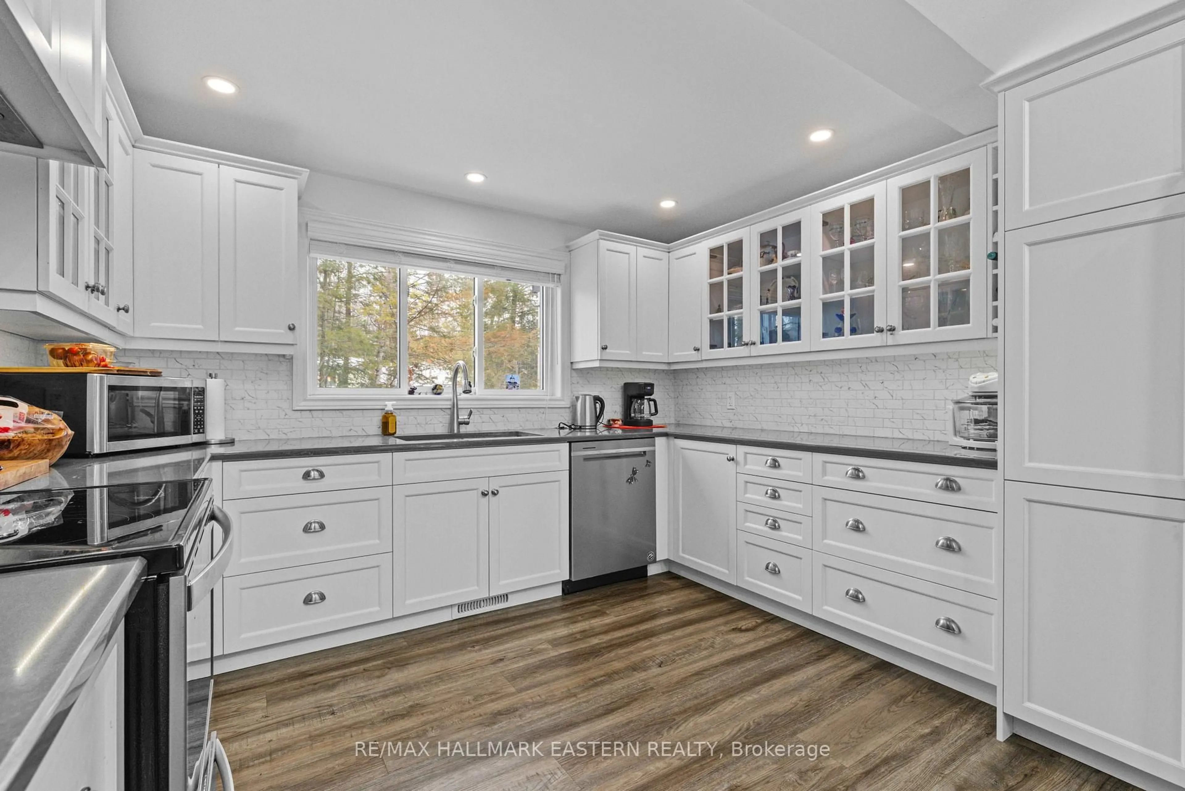 Open concept kitchen, ceramic/tile floor for 70 Birch Point Dr, Kawartha Lakes Ontario K0L 1T0