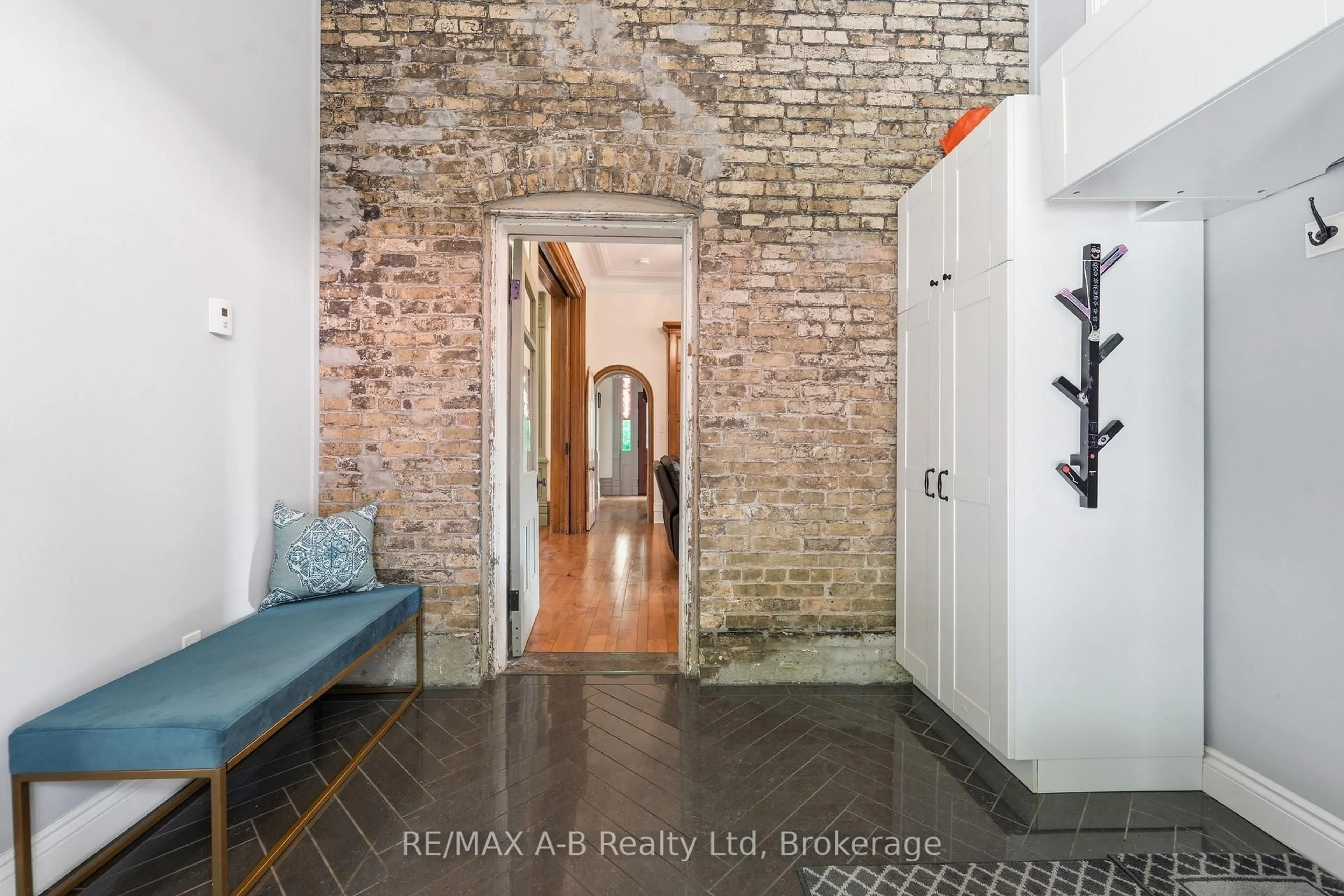 Indoor entryway for 84 Church St, St. Marys Ontario N4X 1A3