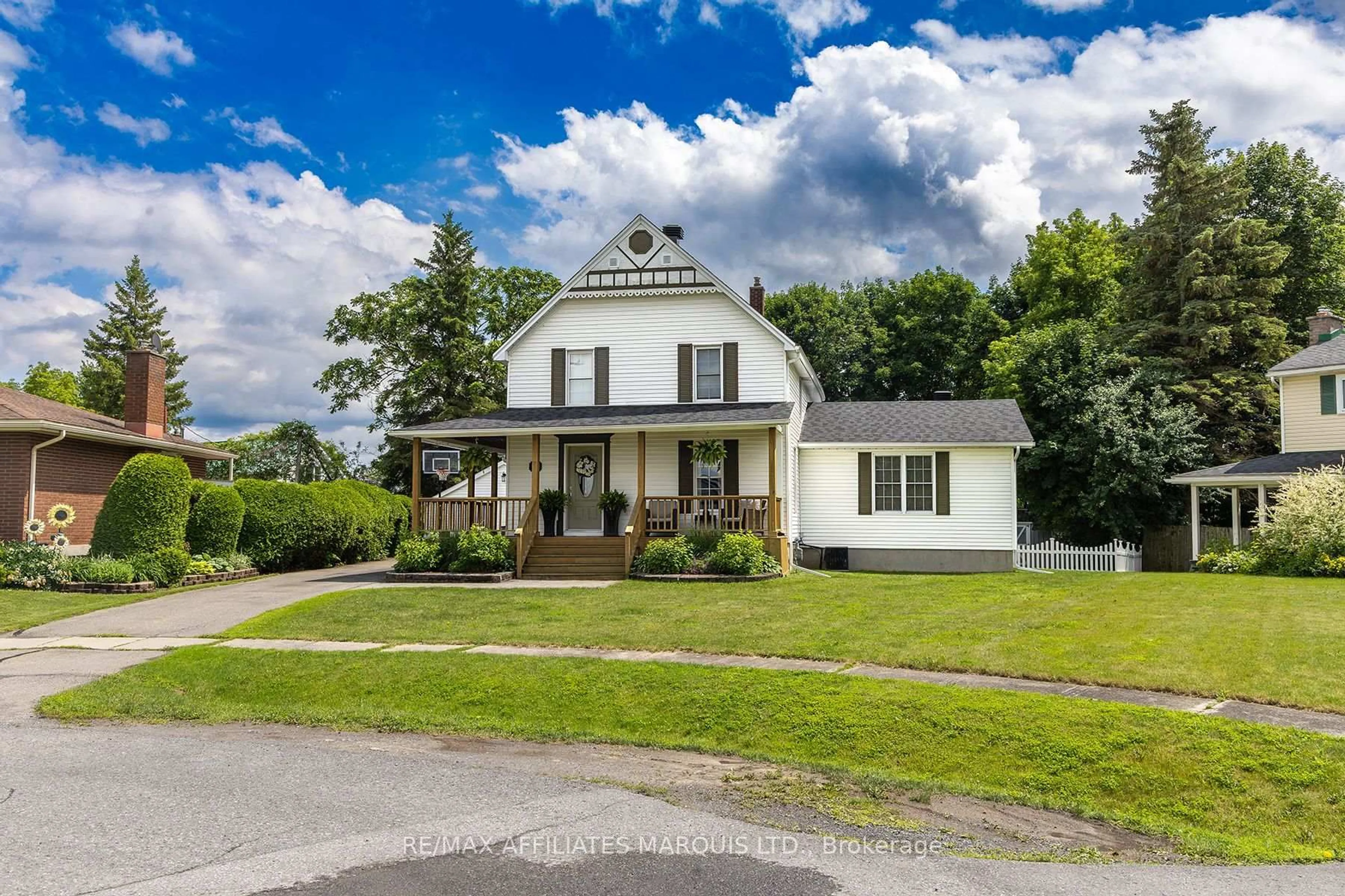 A pic from outside/outdoor area/front of a property/back of a property/a pic from drone, street for 12 Broder Cres, South Dundas Ontario K0C 1X0