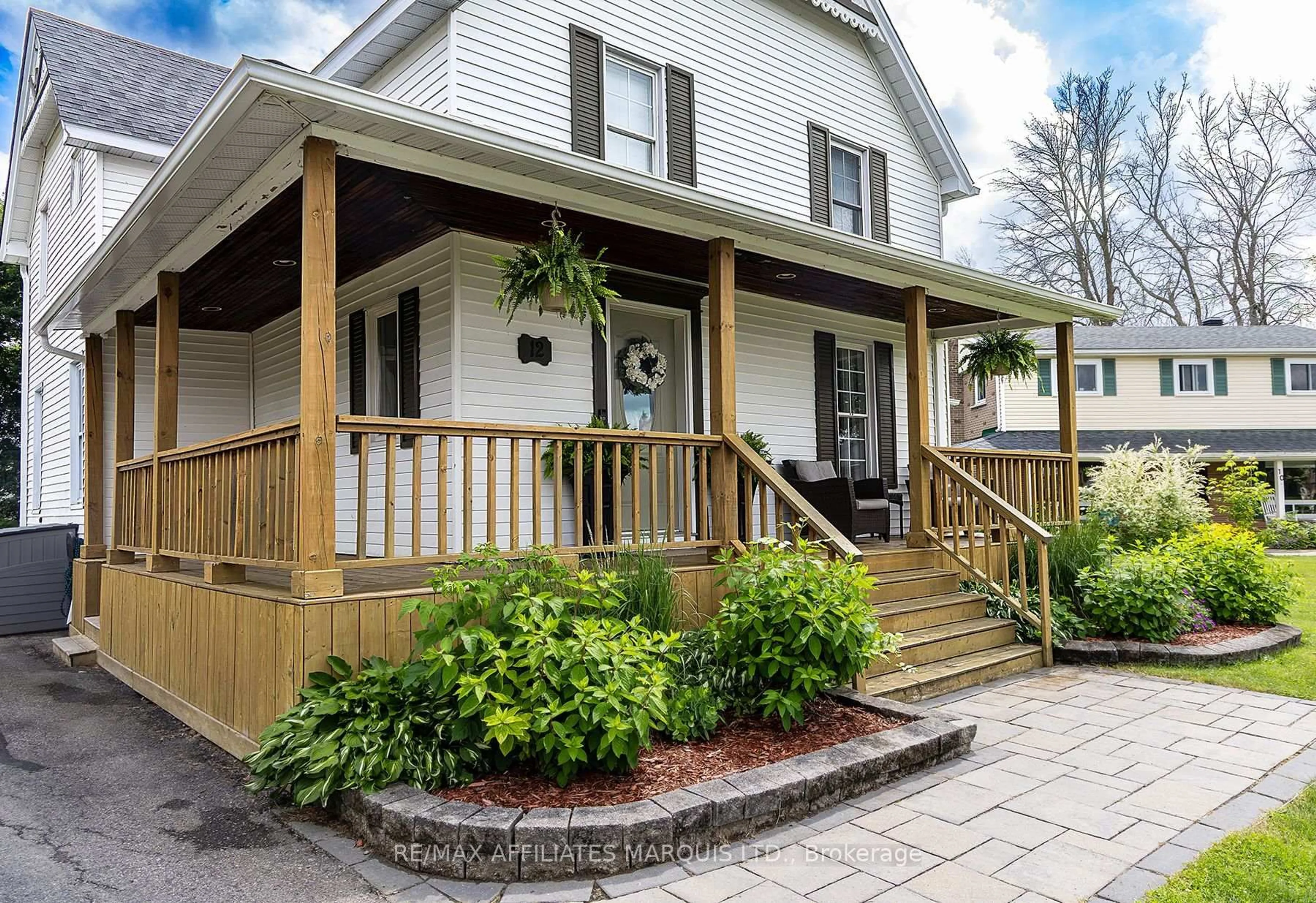 Home with vinyl exterior material, street for 12 Broder Cres, South Dundas Ontario K0C 1X0