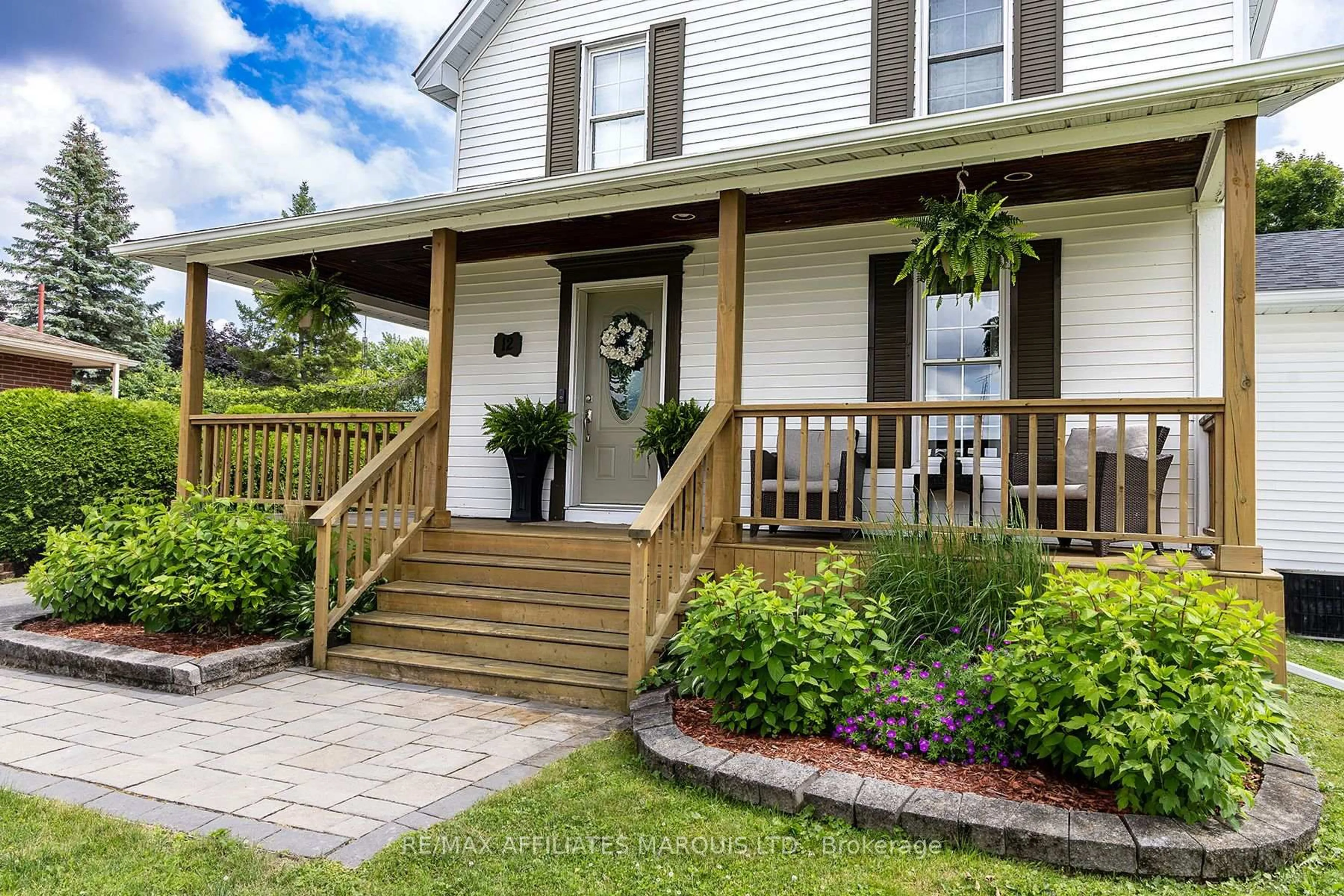 Home with vinyl exterior material, street for 12 Broder Cres, South Dundas Ontario K0C 1X0