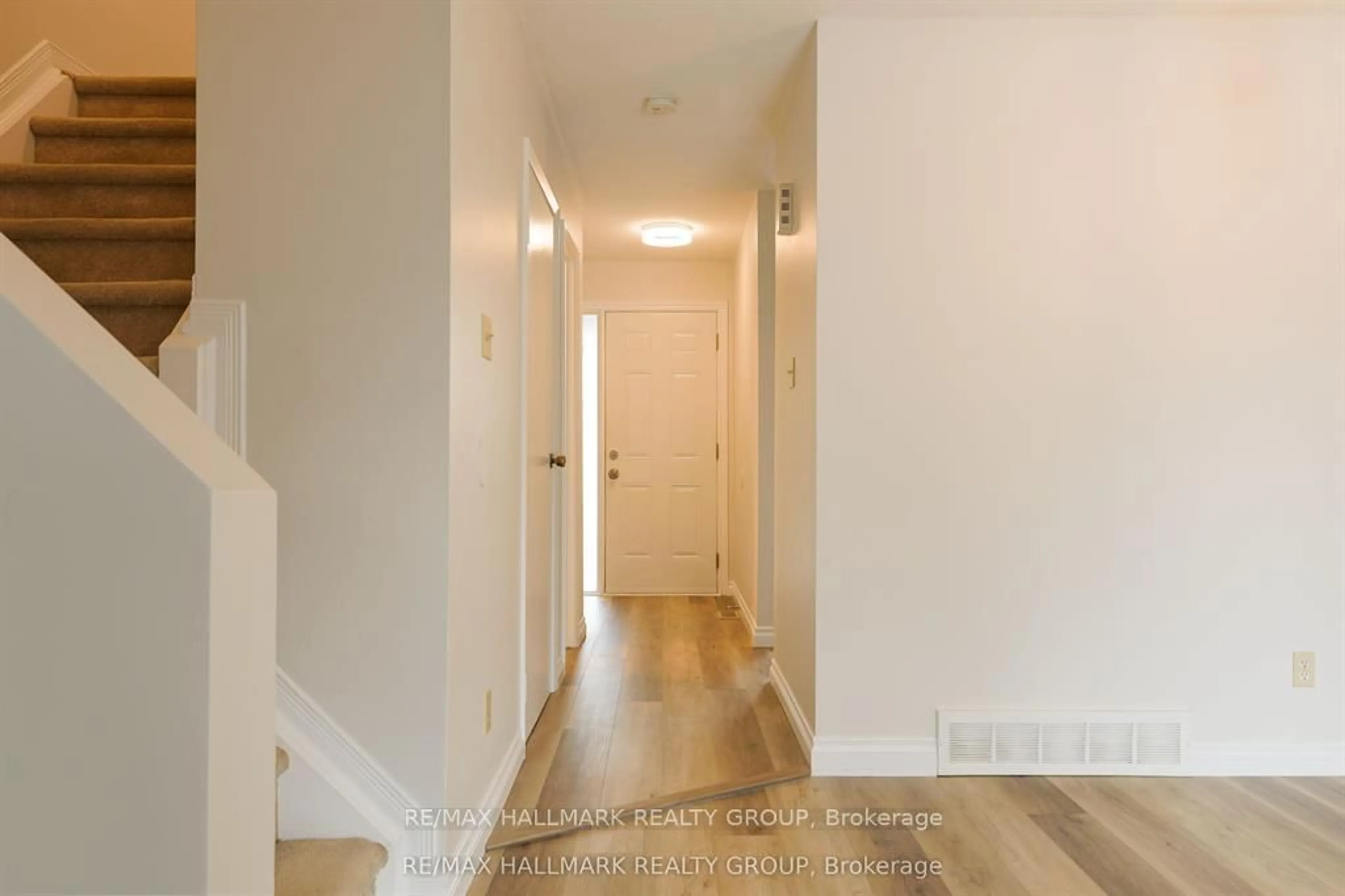Indoor entryway for 2624 Pimlico Cres #122, Ottawa Ontario K1T 2A8