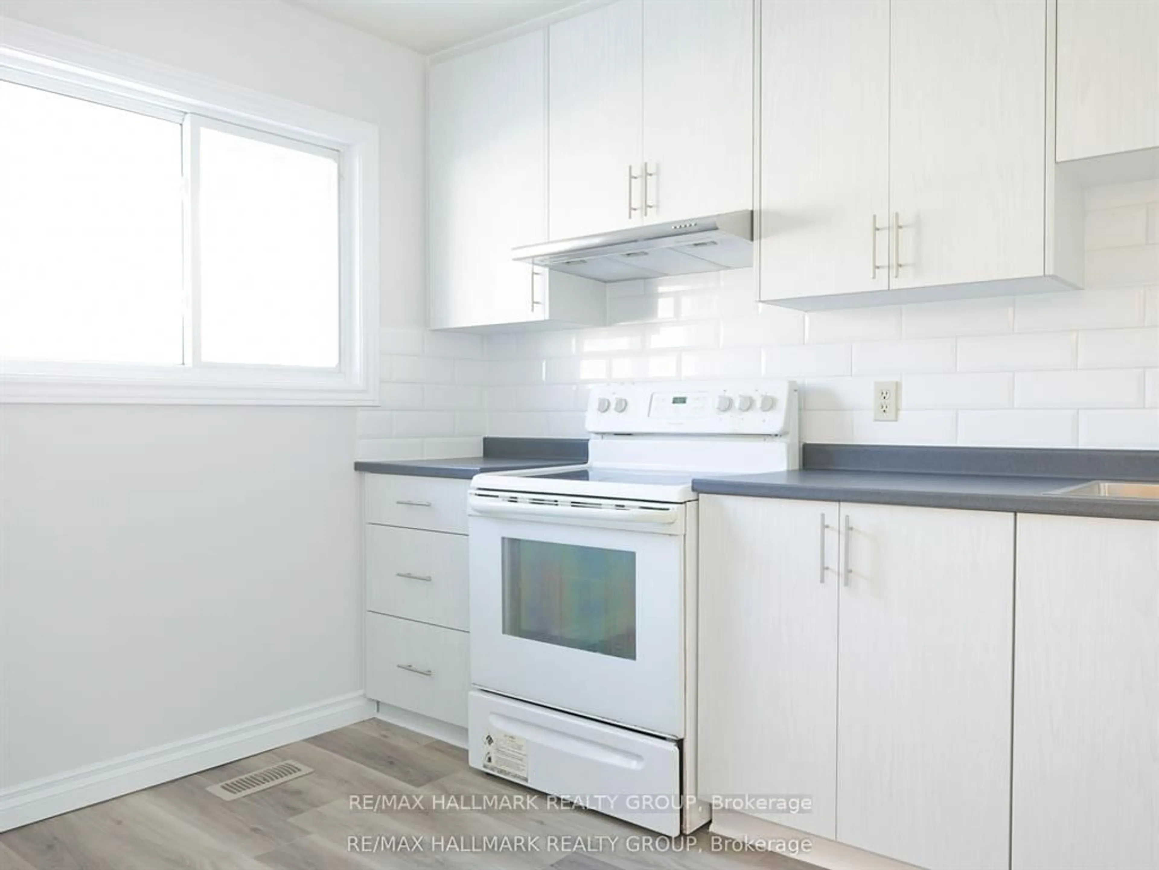 Standard kitchen, wood/laminate floor for 2624 Pimlico Cres #122, Ottawa Ontario K1T 2A8