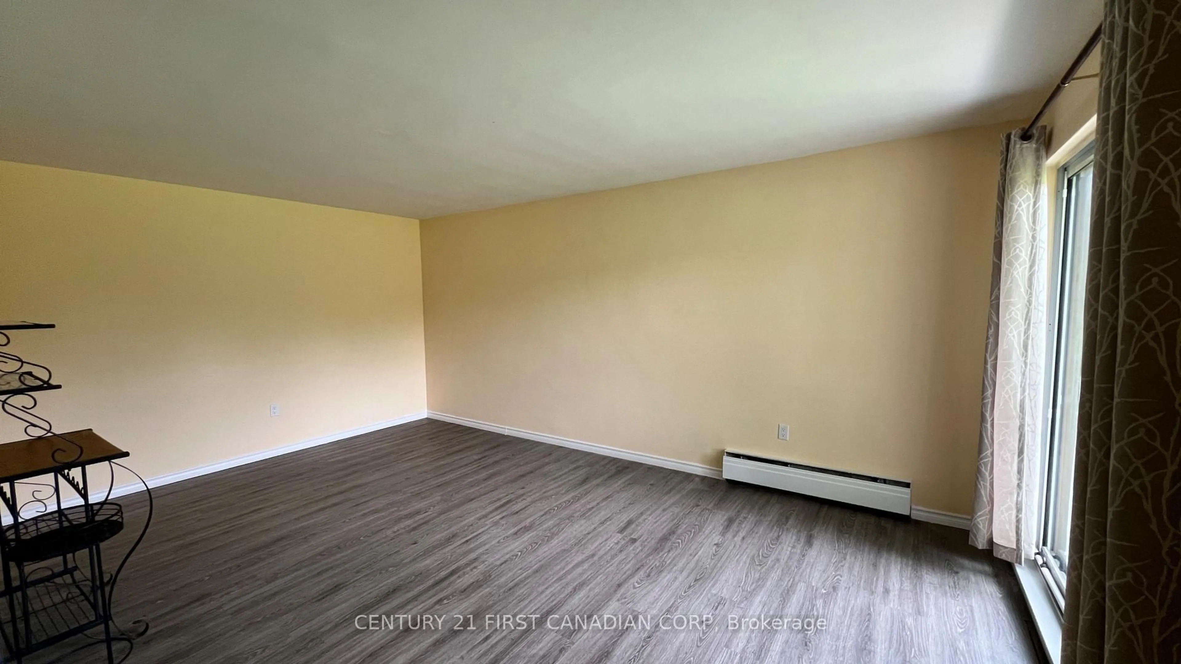 A pic of a room for 1830 DUMONT St #207, London East Ontario N5W 2S1