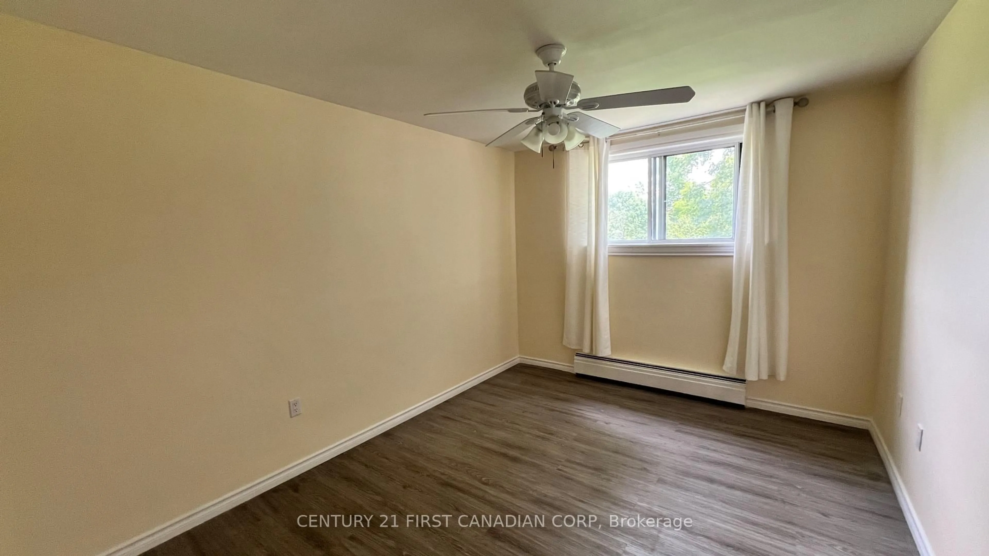 A pic of a room for 1830 DUMONT St #207, London East Ontario N5W 2S1