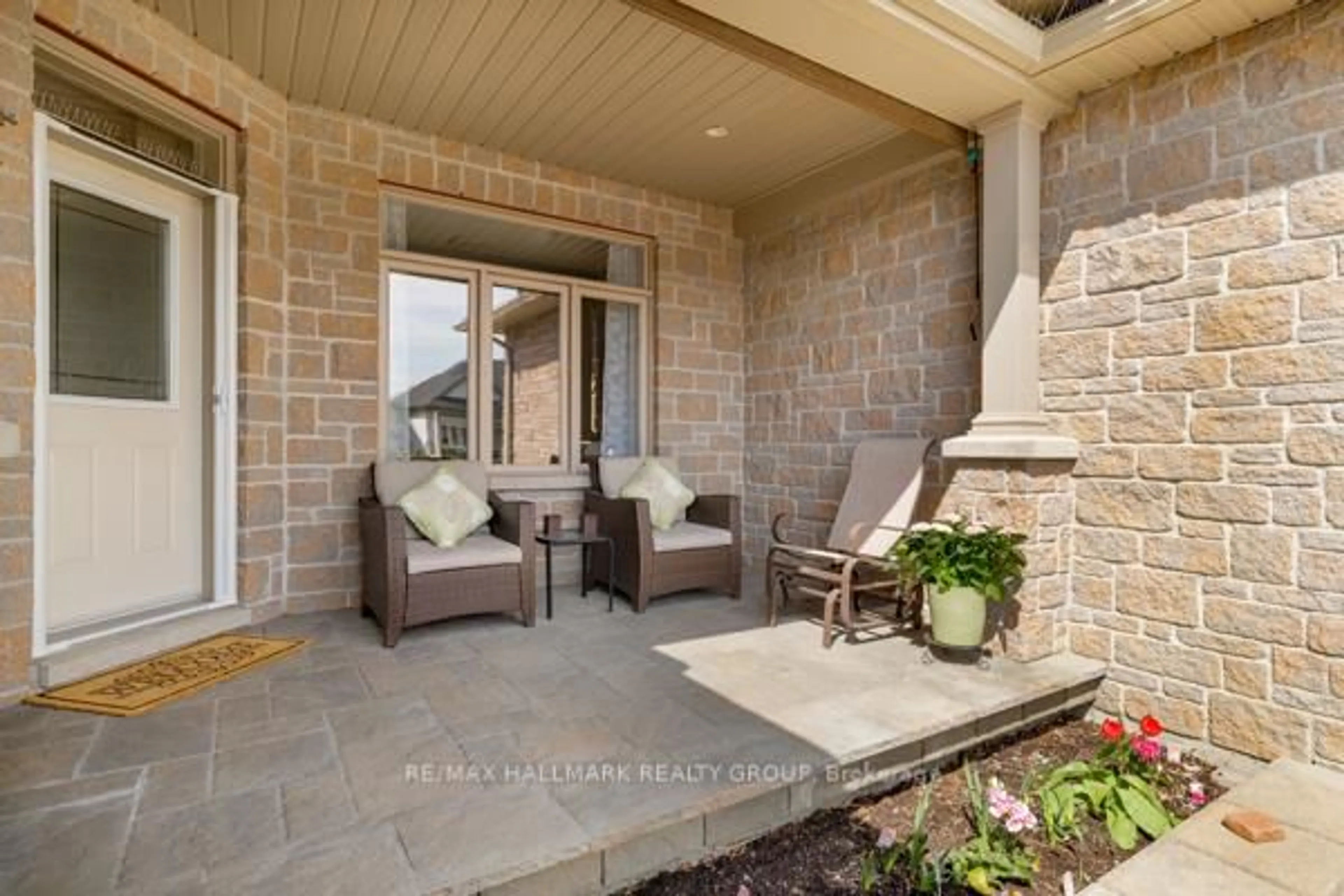 Patio, street for 251 Royal Landing Gate, North Grenville Ontario K0G 1J0