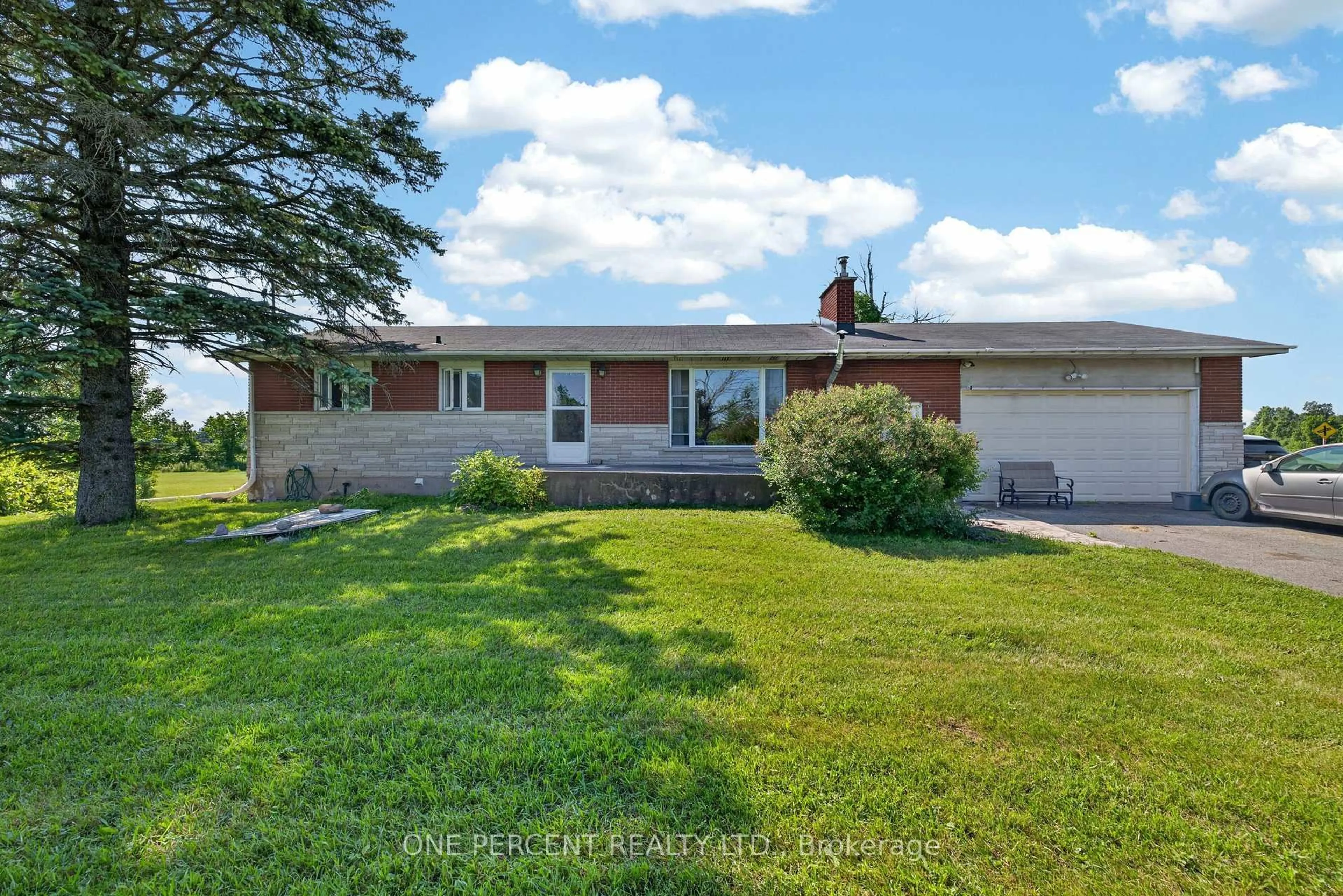 A pic from outside/outdoor area/front of a property/back of a property/a pic from drone, unknown for 5395 Barnsdale Rd, Richmond Ontario K0A 2Z0