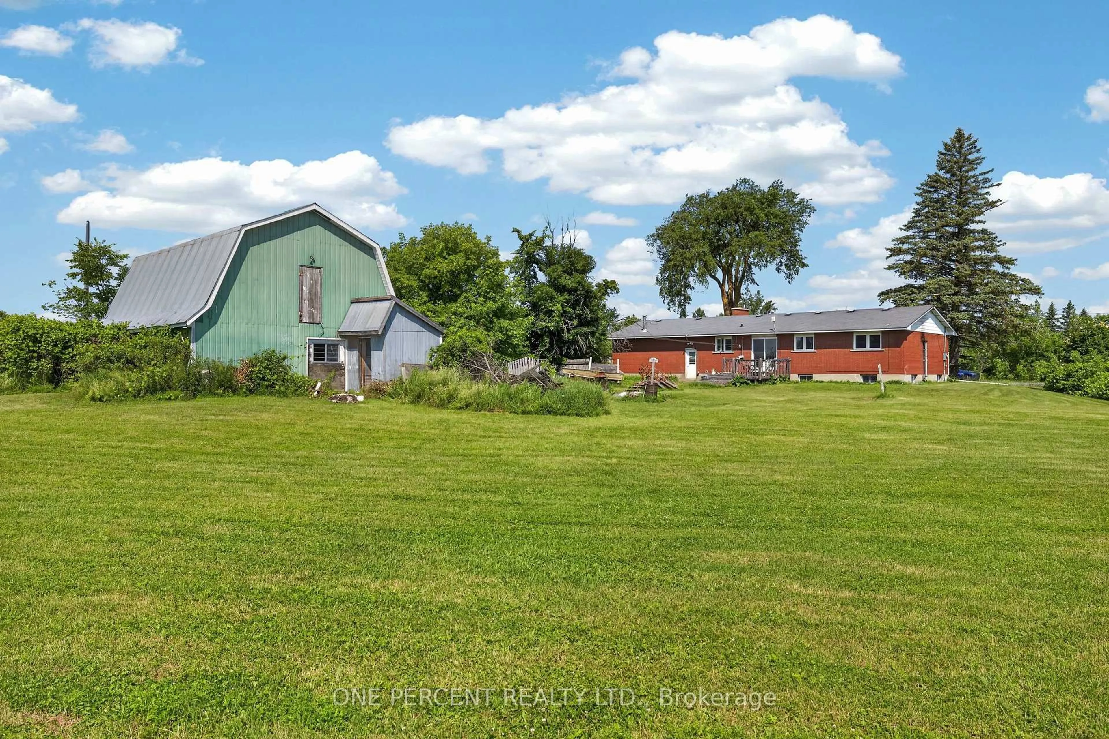 A pic from outside/outdoor area/front of a property/back of a property/a pic from drone, unknown for 5395 Barnsdale Rd, Richmond Ontario K0A 2Z0