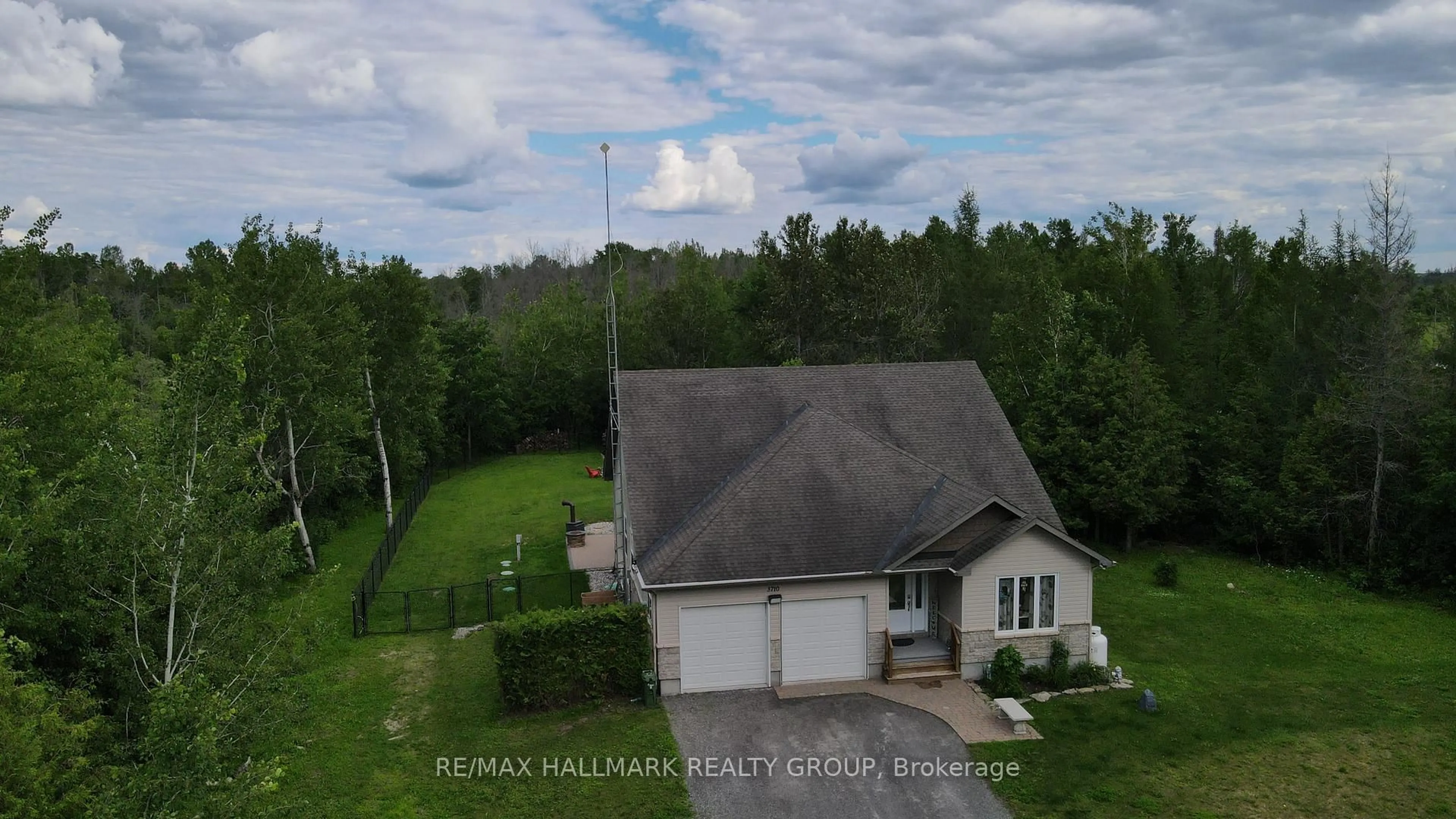 A pic from outside/outdoor area/front of a property/back of a property/a pic from drone, unknown for 3710 Paden Way, North Gower Ontario K0A 2T0