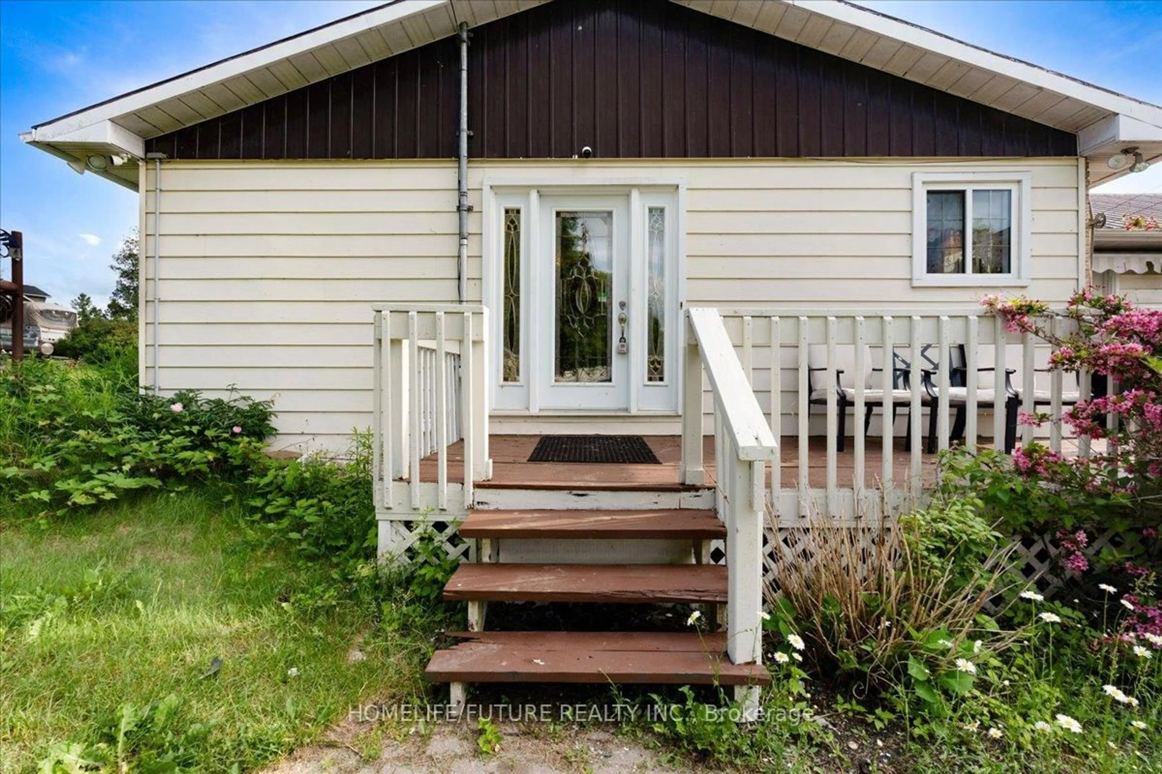 Home with vinyl exterior material, unknown for 442 Hall Shore Dr, Mcdonalds Corners Ontario K0G 1M0