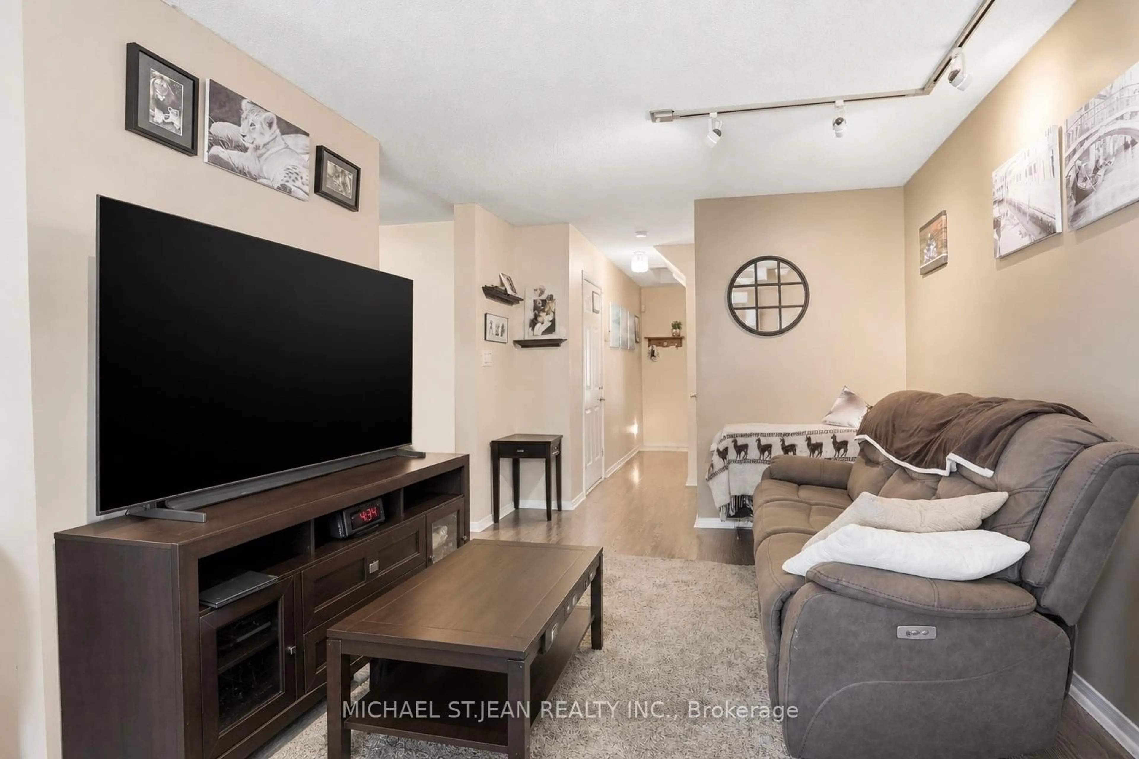 Unknown for 565 Rymal Rd #2, Hamilton Ontario L8W 3Y2