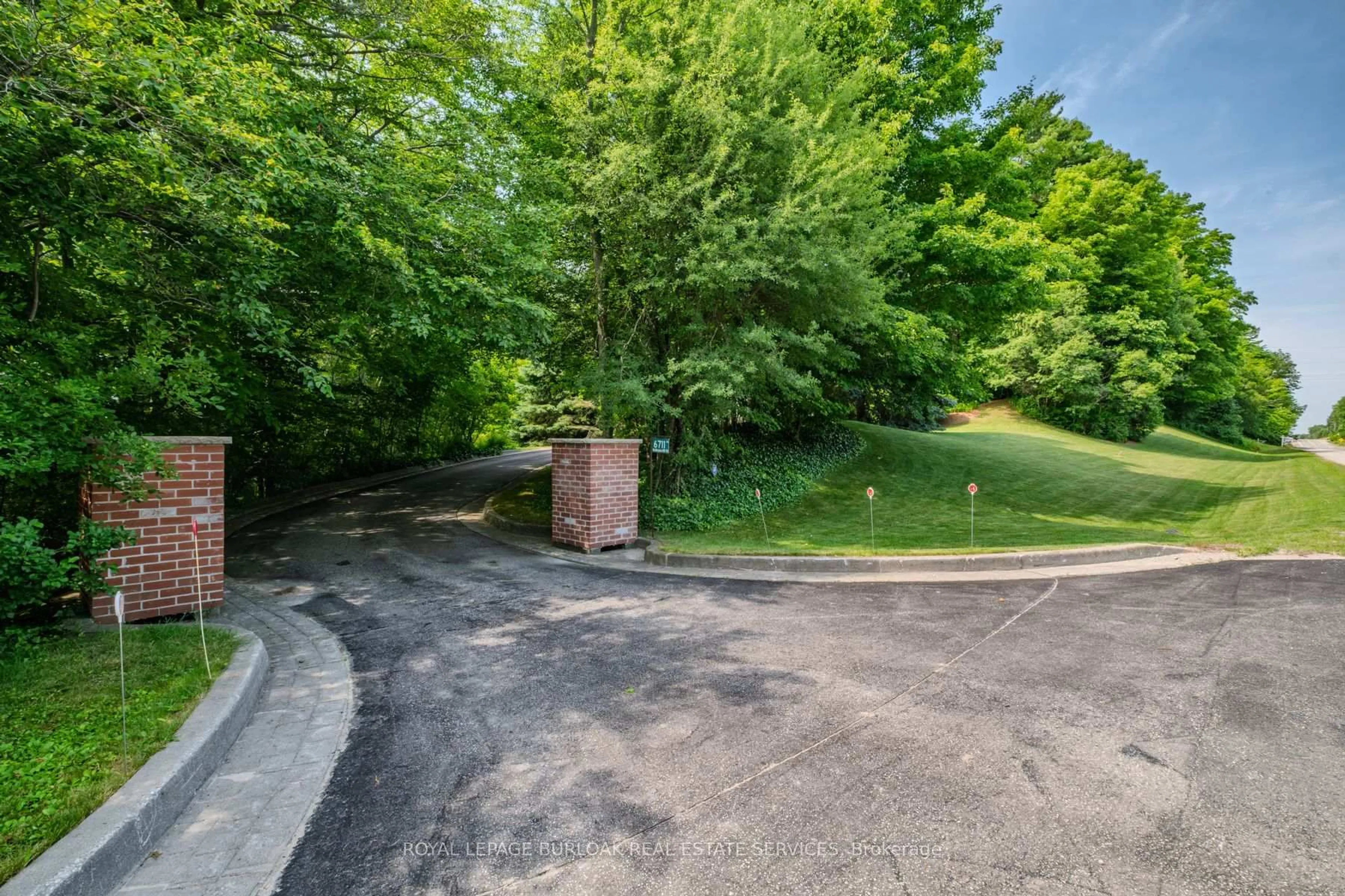 A pic from outside/outdoor area/front of a property/back of a property/a pic from drone, unknown for 6711 Wellington Road 34, Puslinch Ontario N0B 2J0