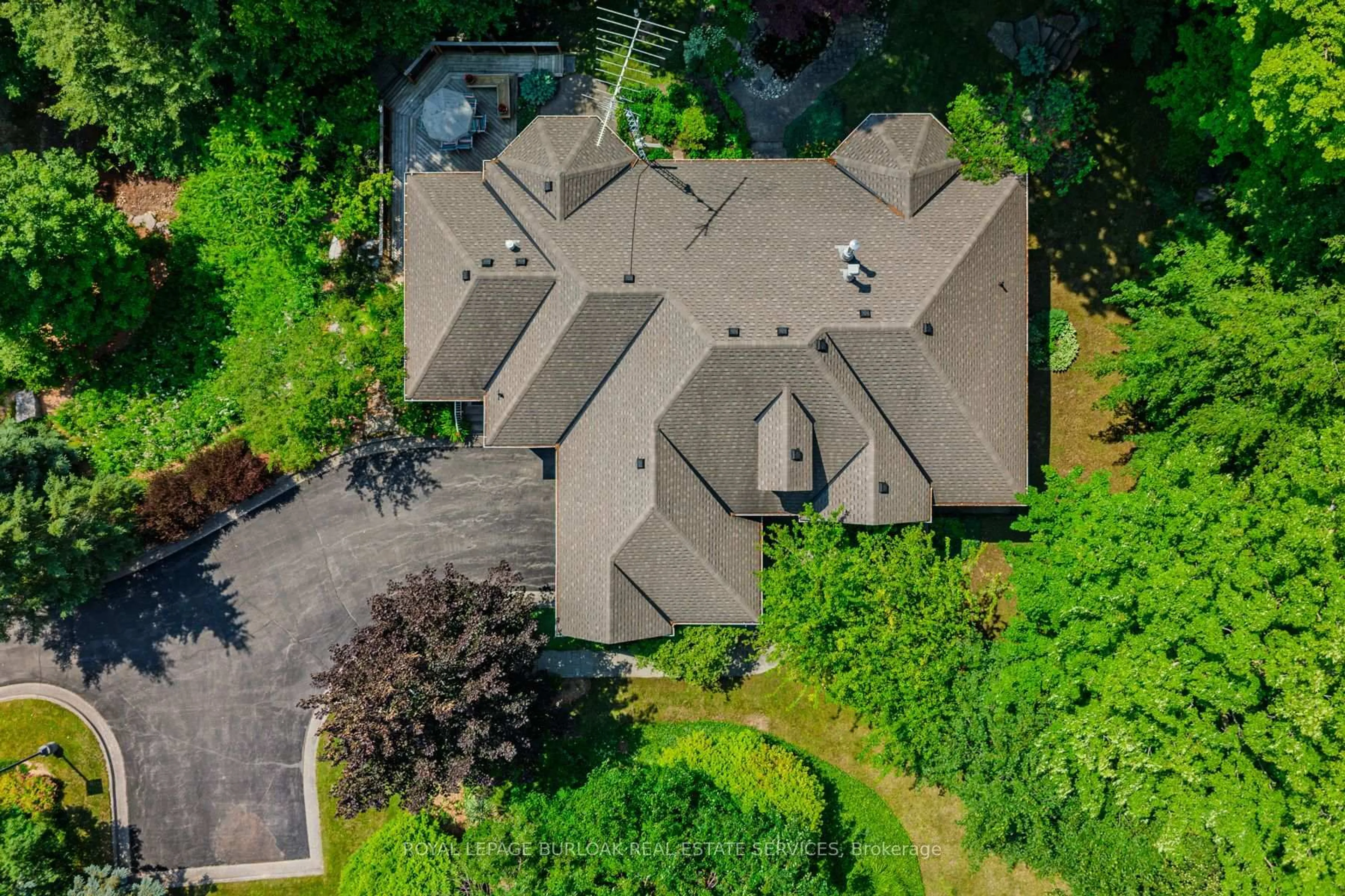 A pic from outside/outdoor area/front of a property/back of a property/a pic from drone, street for 6711 Wellington Road 34, Puslinch Ontario N0B 2J0