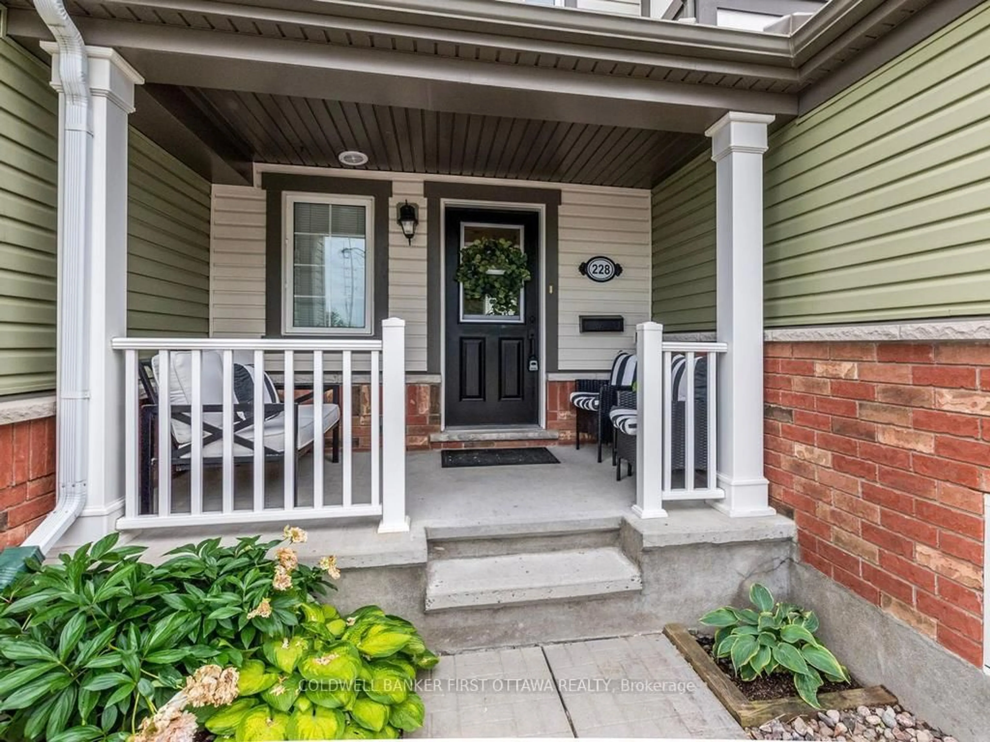 Indoor entryway for 228 Par-La-Ville Circ, Ottawa Ontario K2S 0T6