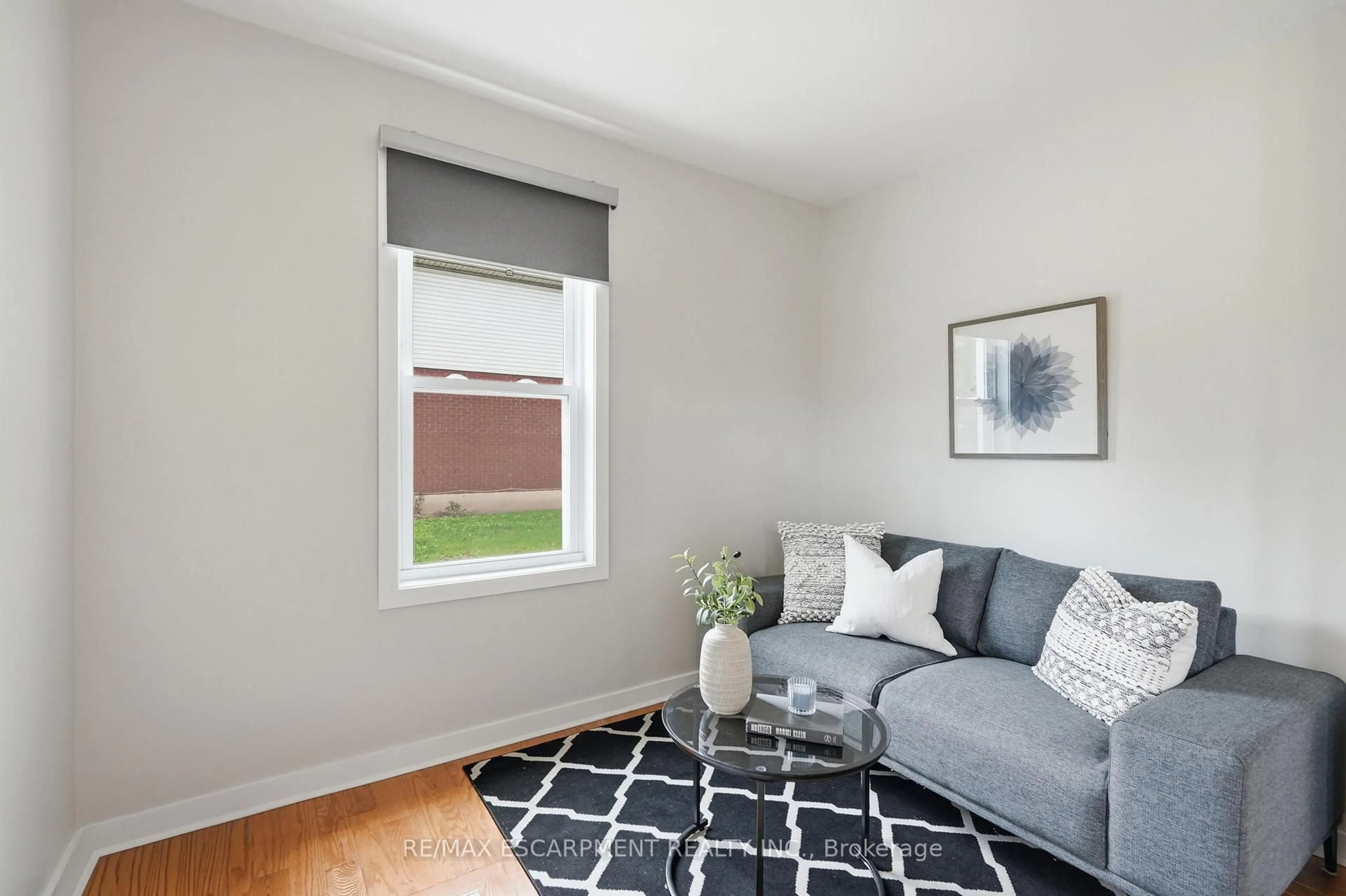Living room with furniture, unknown for 410 Beach Blvd, Hamilton Ontario L8H 6W7