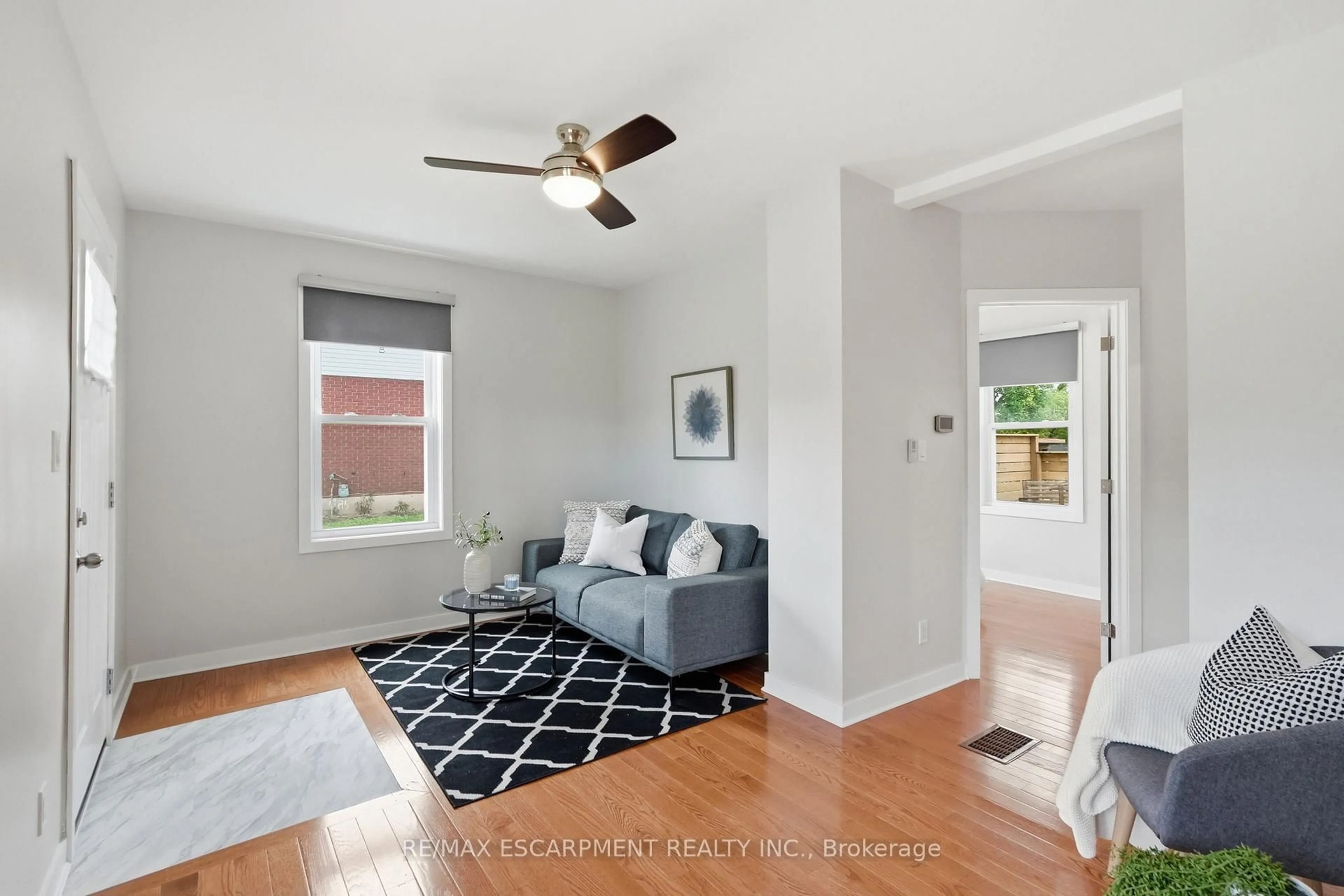 Living room with furniture, unknown for 410 Beach Blvd, Hamilton Ontario L8H 6W7