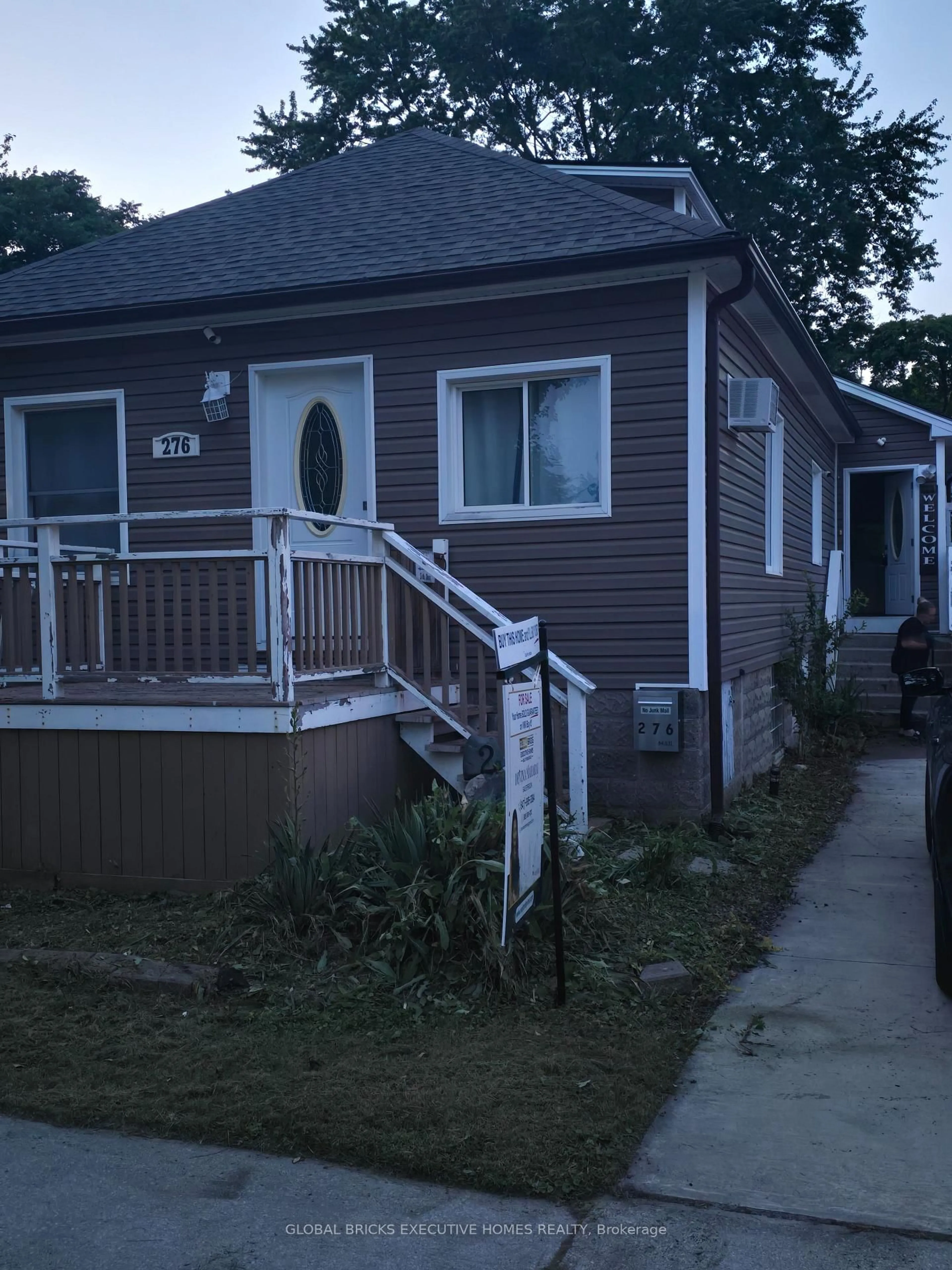 Home with vinyl exterior material, street for 276 Cameron St, Sarnia Ontario N7T 4B3