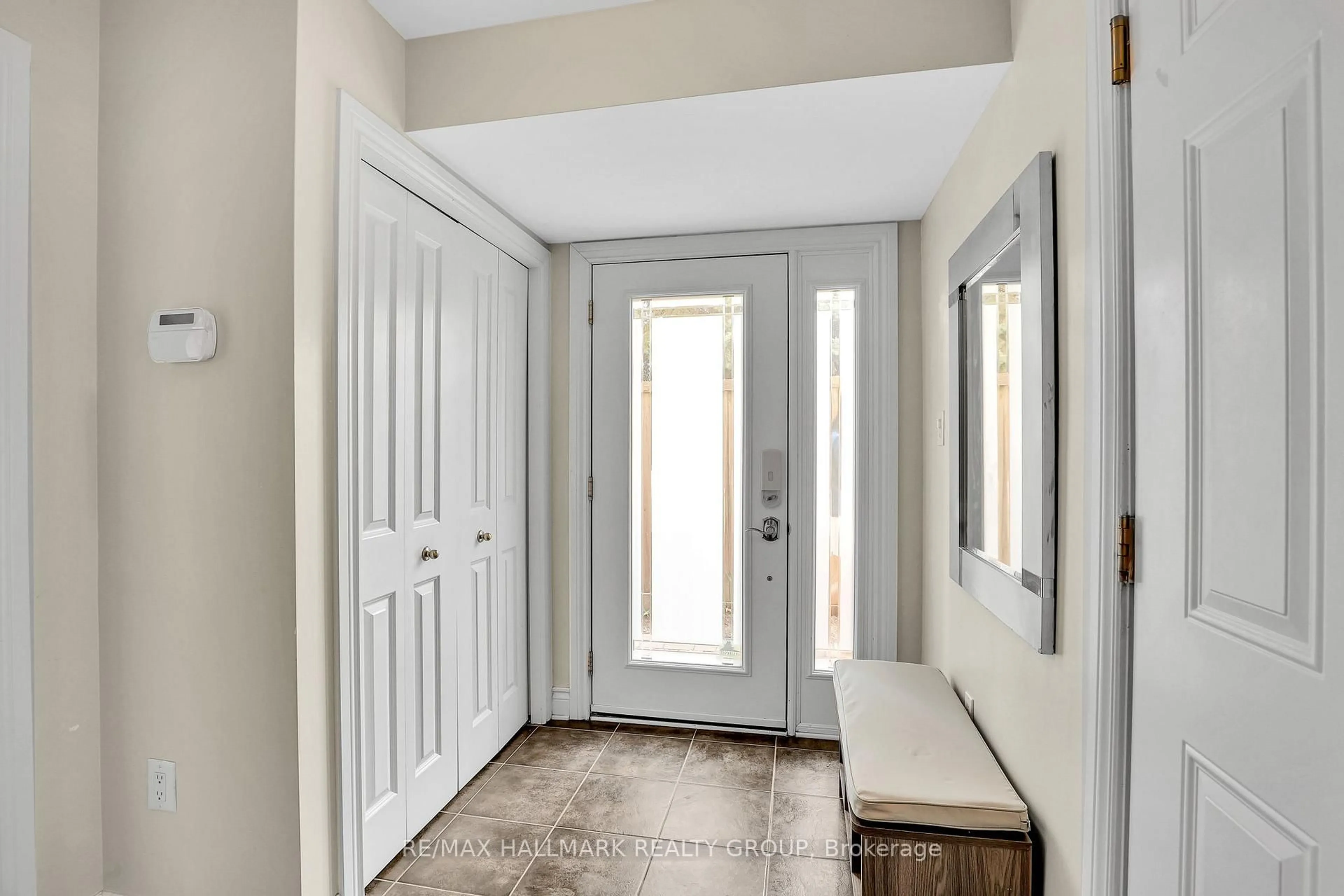 Indoor entryway for 3356 CARLING Ave, Ottawa Ontario K2H 0A7