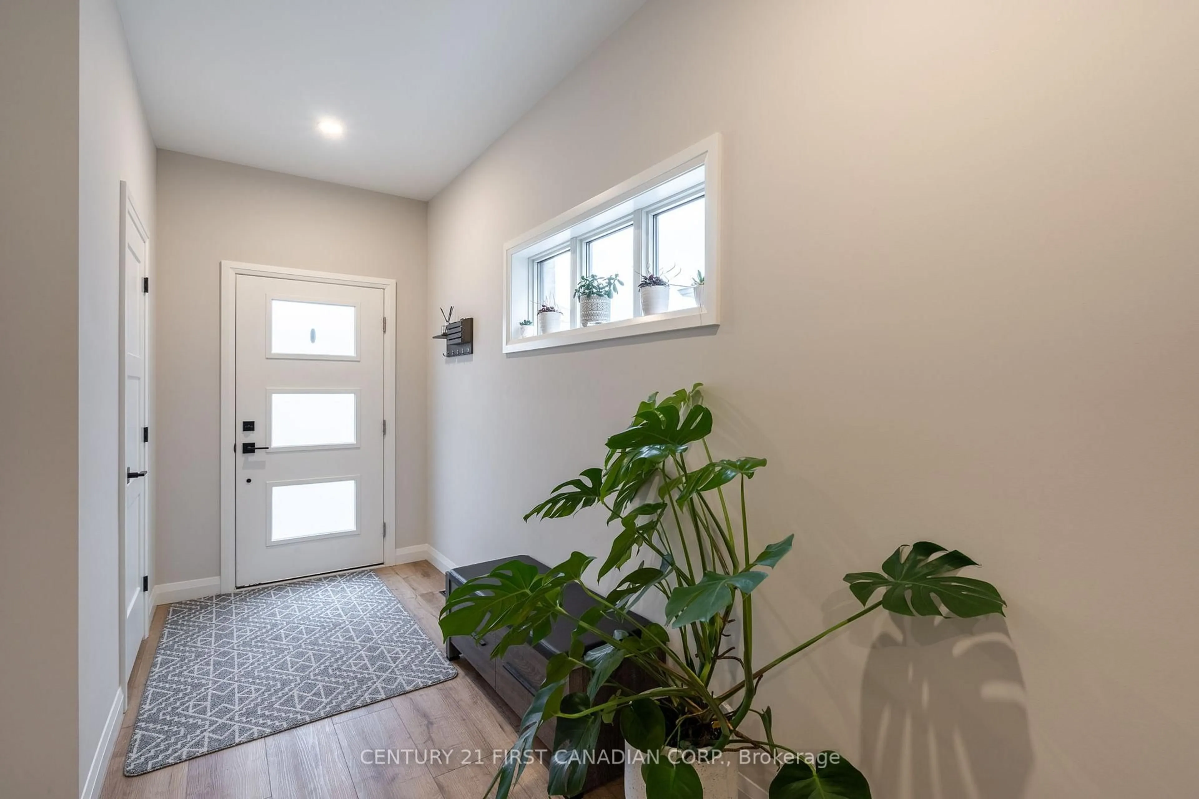 Indoor entryway for 17 Nicholson St #19, Lucan Biddulph Ontario N0M 2J0