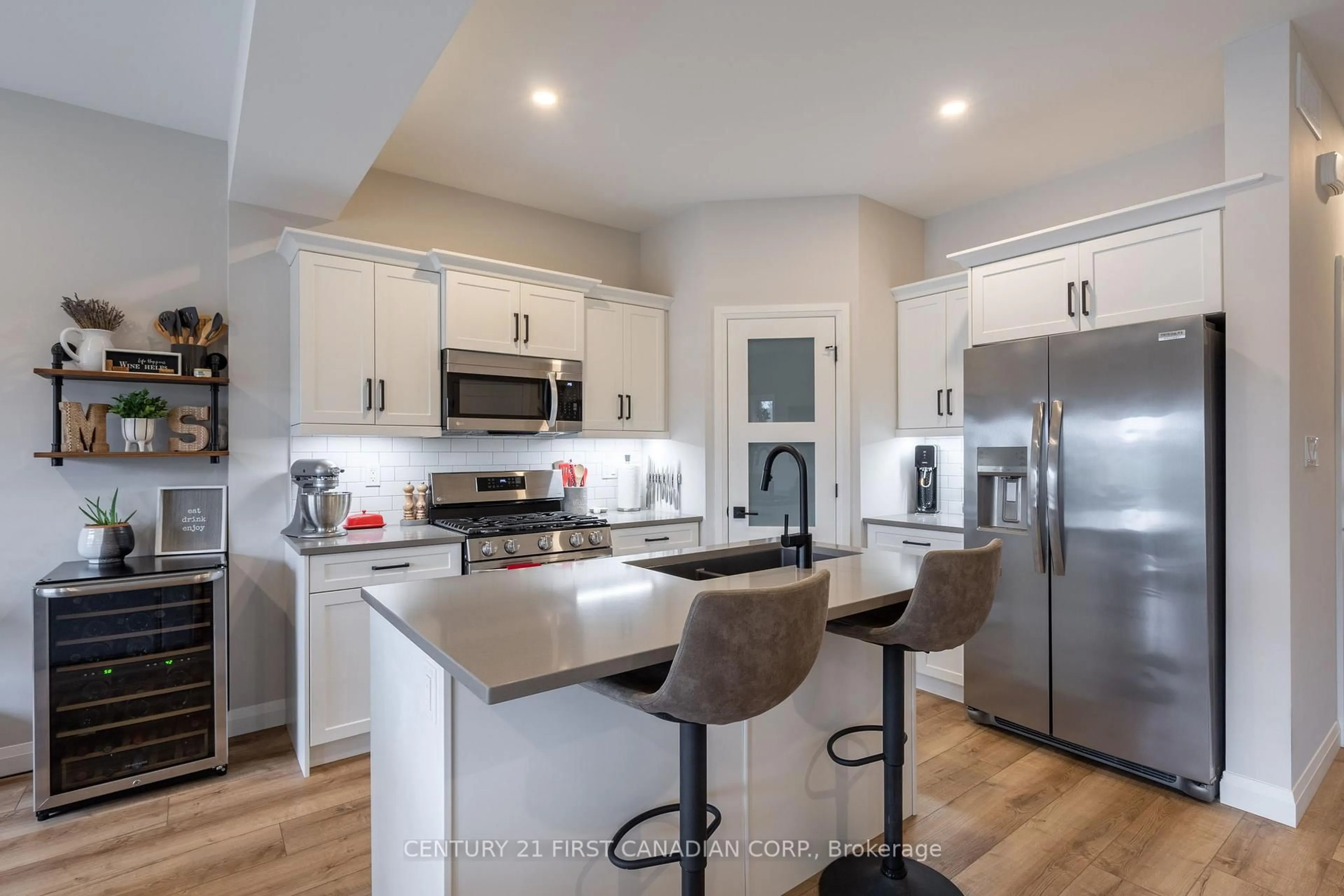 Open concept kitchen, ceramic/tile floor for 17 Nicholson St #19, Lucan Biddulph Ontario N0M 2J0