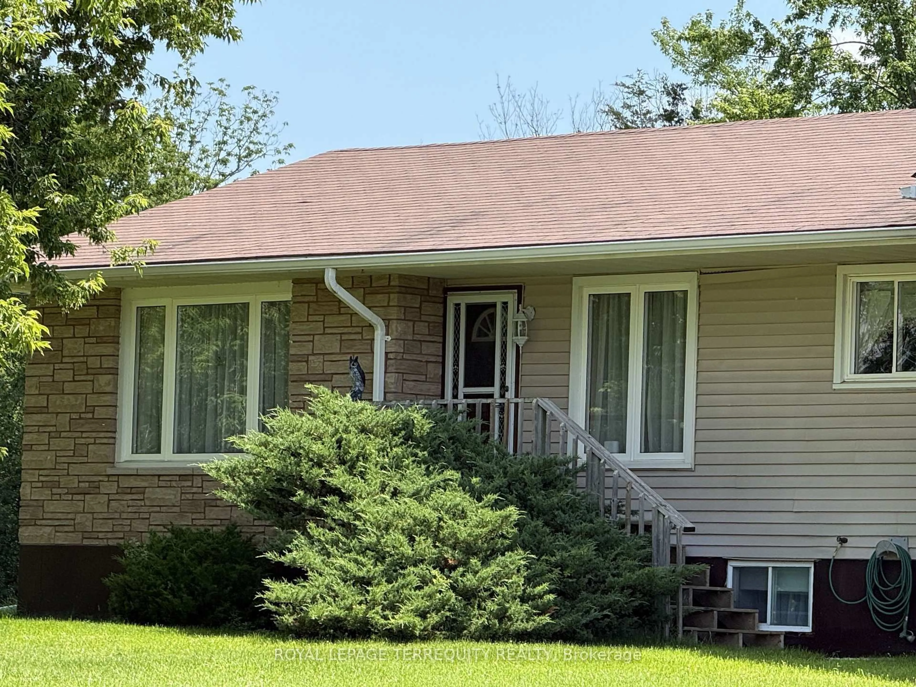 Home with vinyl exterior material, street for 471 County Rd 38, Trent Hills Ontario K0L 1L0