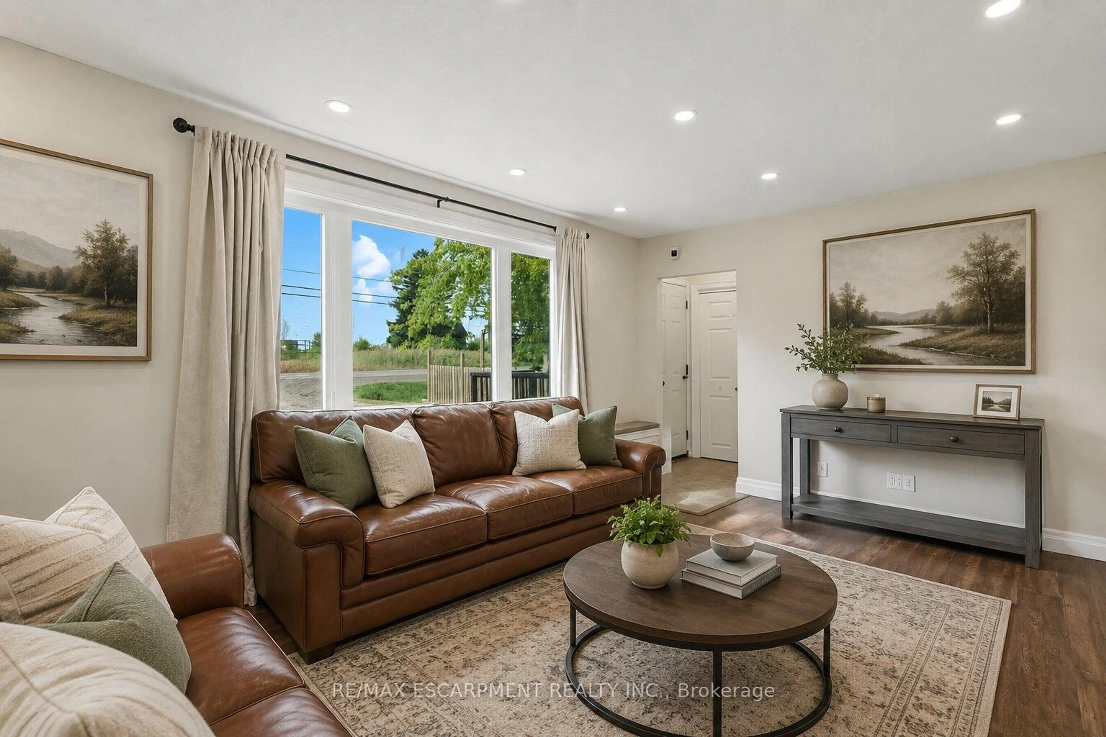 Living room with furniture, unknown for 293 #20 REGIONAL Rd, Hamilton Ontario L8J 3H4