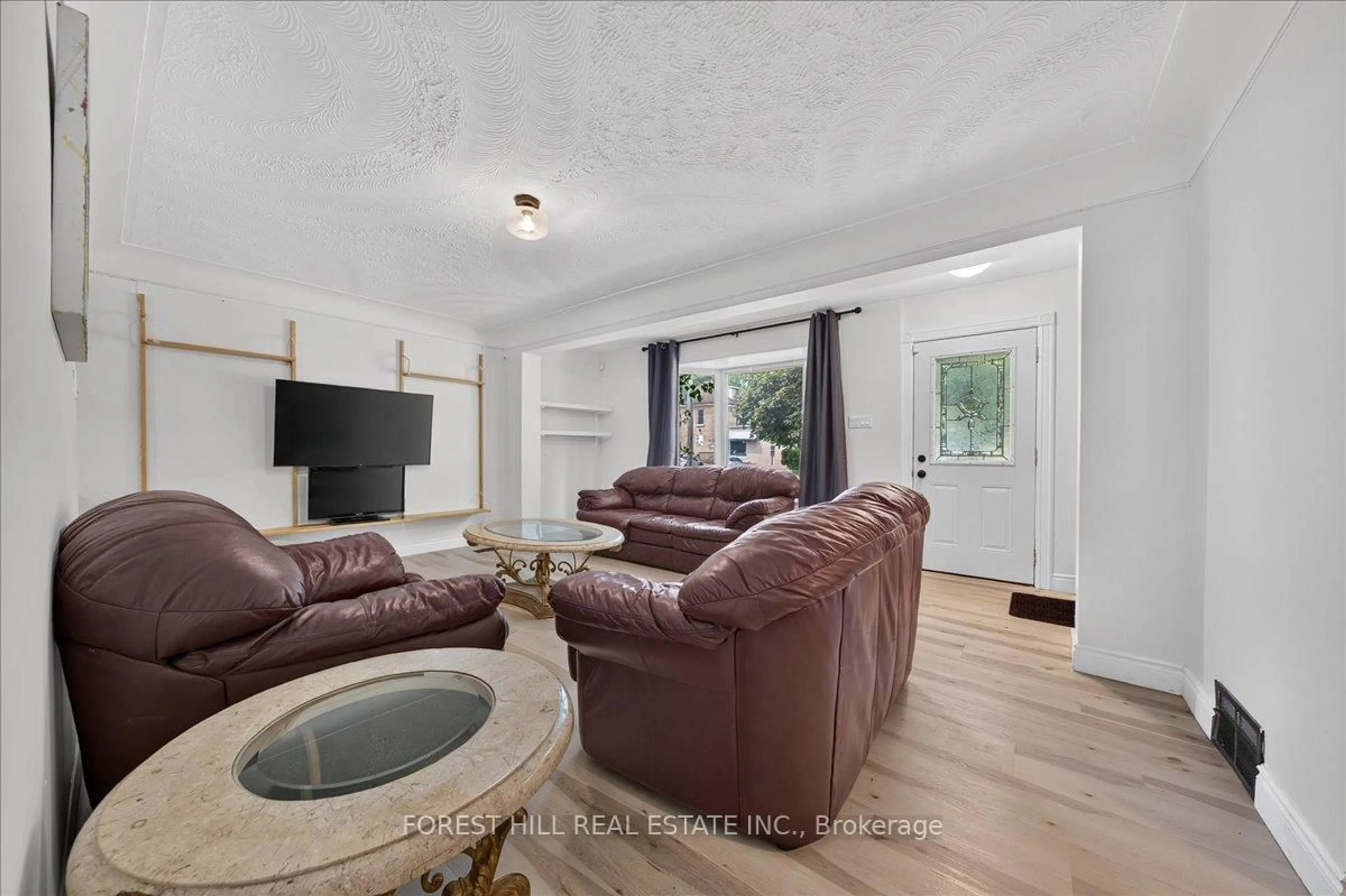 Living room with furniture, unknown for 840 Maitland St, London East Ontario N5Y 2W8