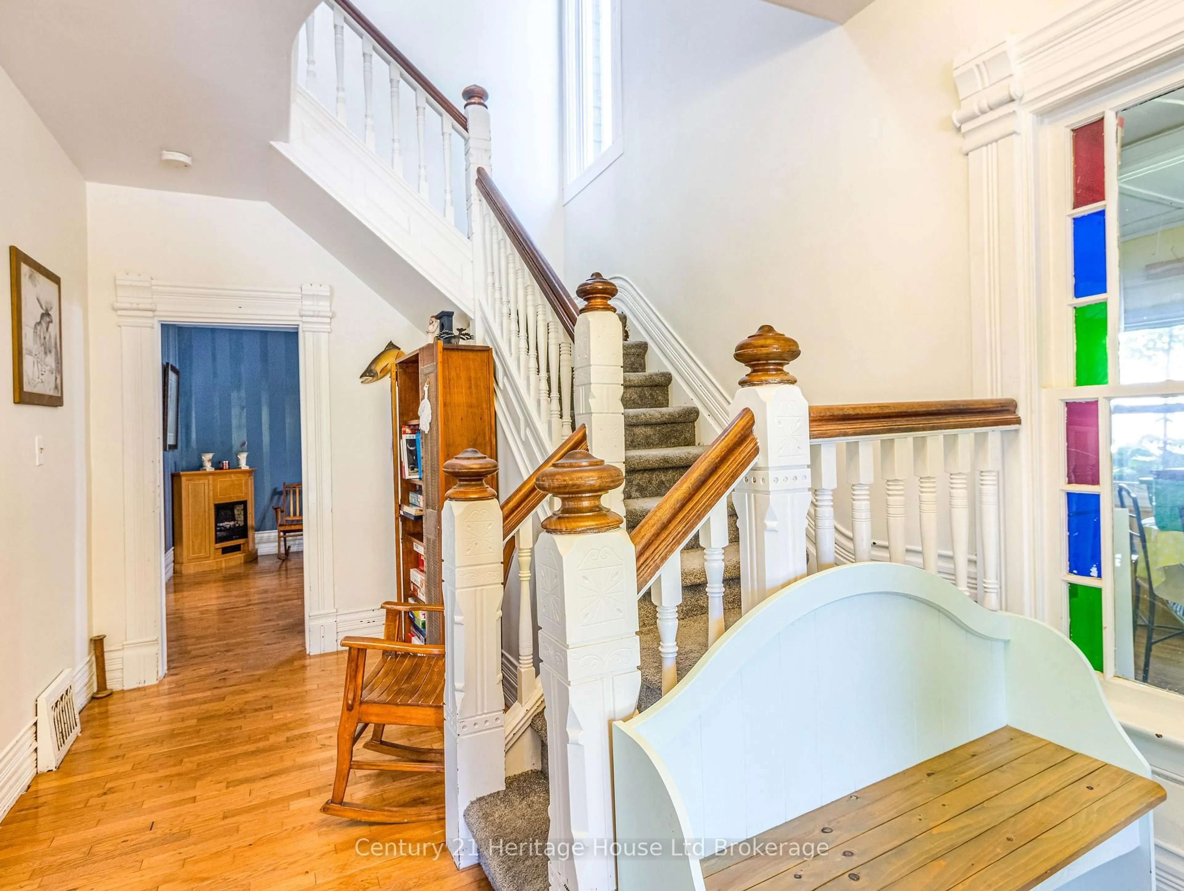 Indoor foyer for 22 Front Rd, Norfolk Ontario N0E 1M0