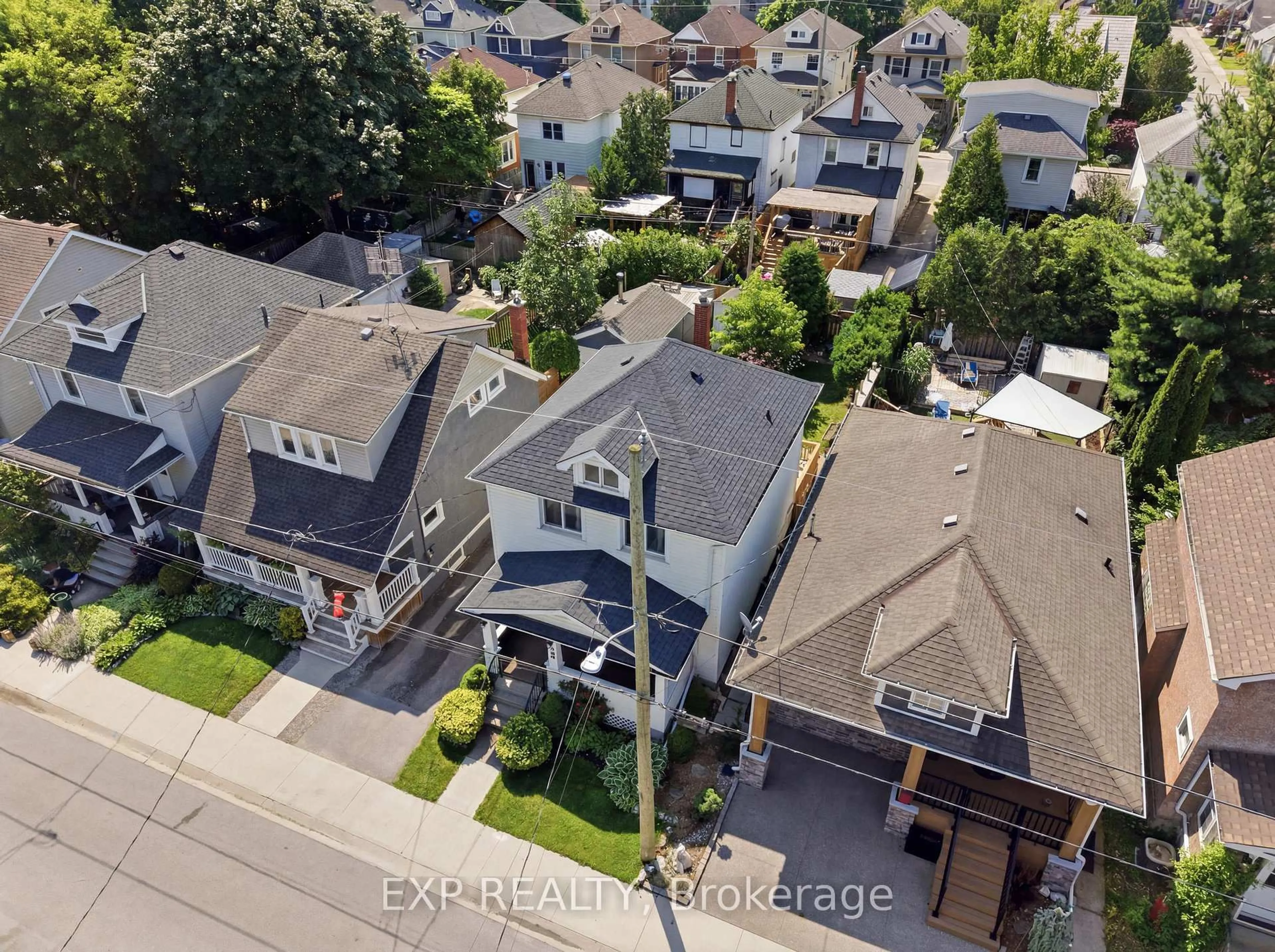 A pic from outside/outdoor area/front of a property/back of a property/a pic from drone, street for 26 Lowell Ave, St. Catharines Ontario L2R 2E1