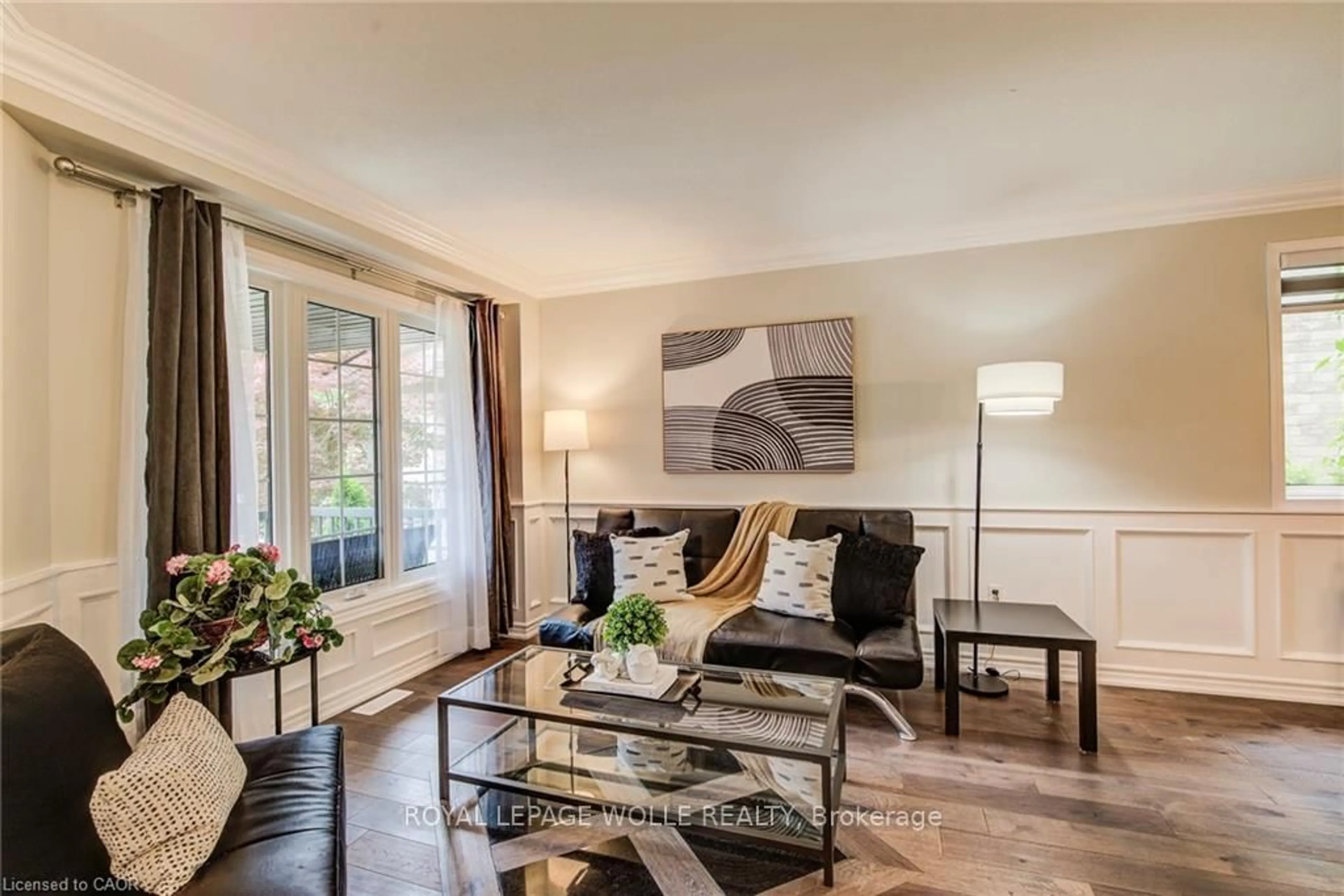 Living room with furniture, wood/laminate floor for 182 Kerwood Dr, Cambridge Ontario N3C 4H7