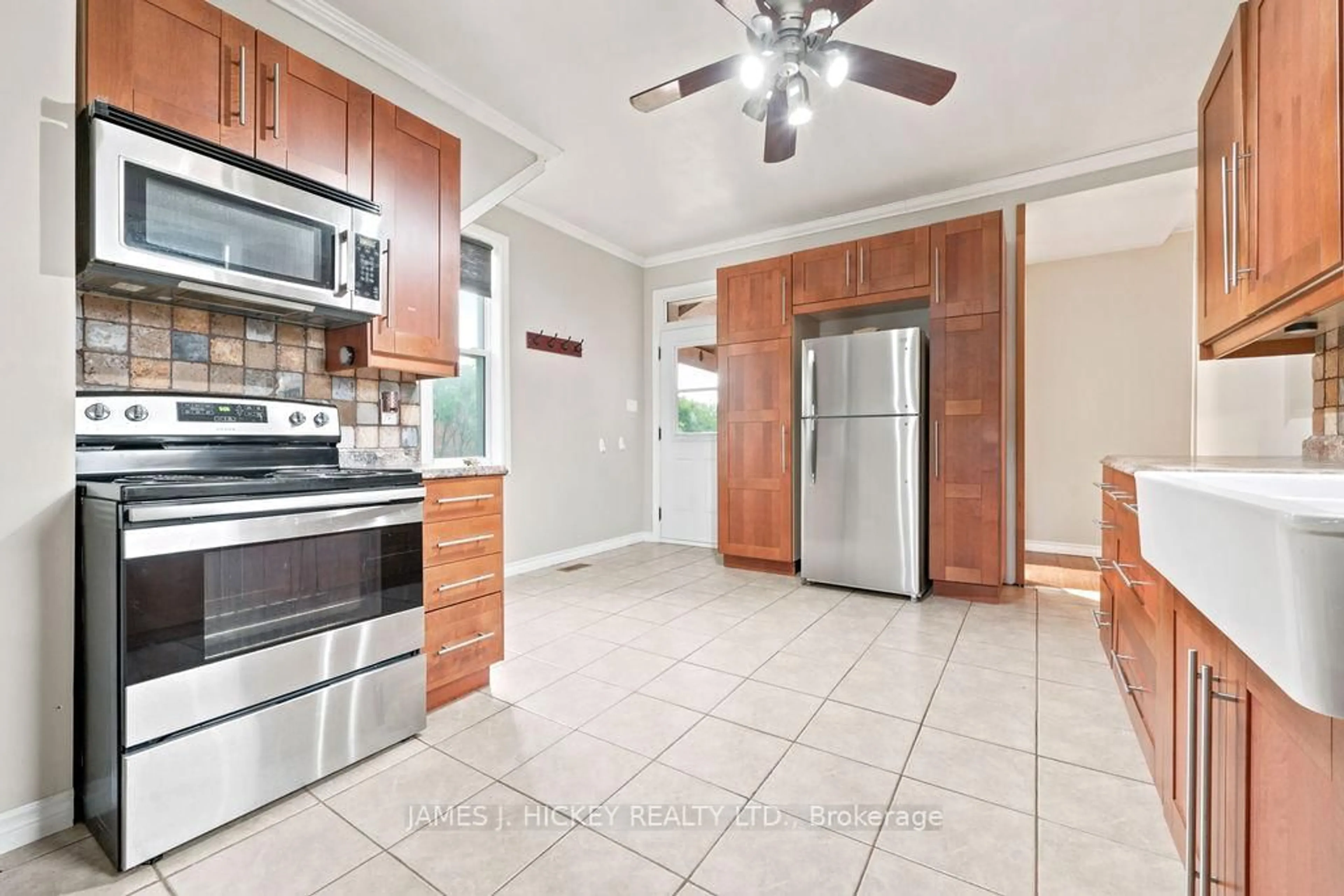 Standard kitchen, ceramic/tile floor for 20 Main St, Chalk River Ontario K0J 1J0