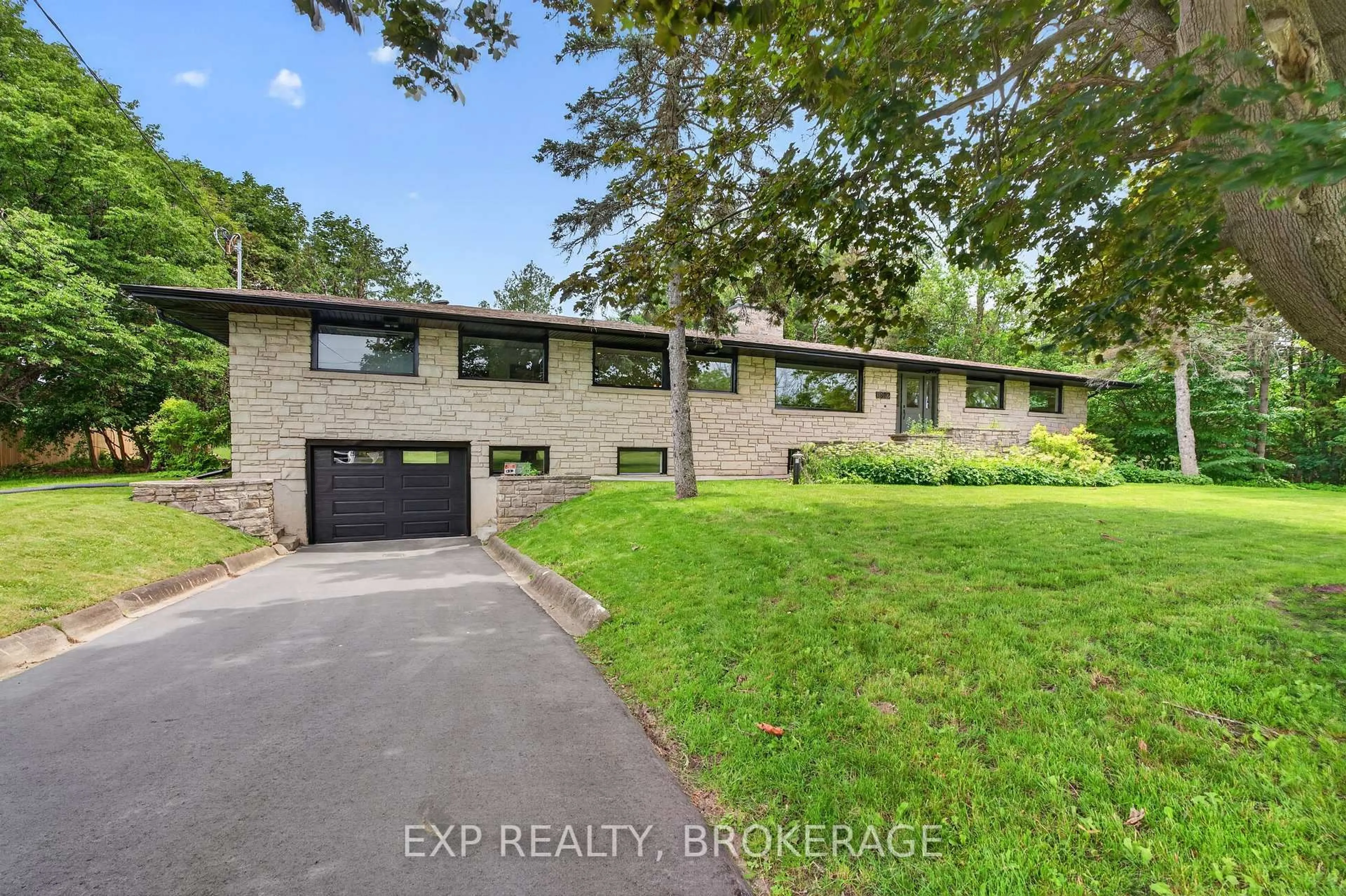 A pic from outside/outdoor area/front of a property/back of a property/a pic from drone, unknown for 1802 SYDENHAM Rd, Kingston Ontario K7L 4V4