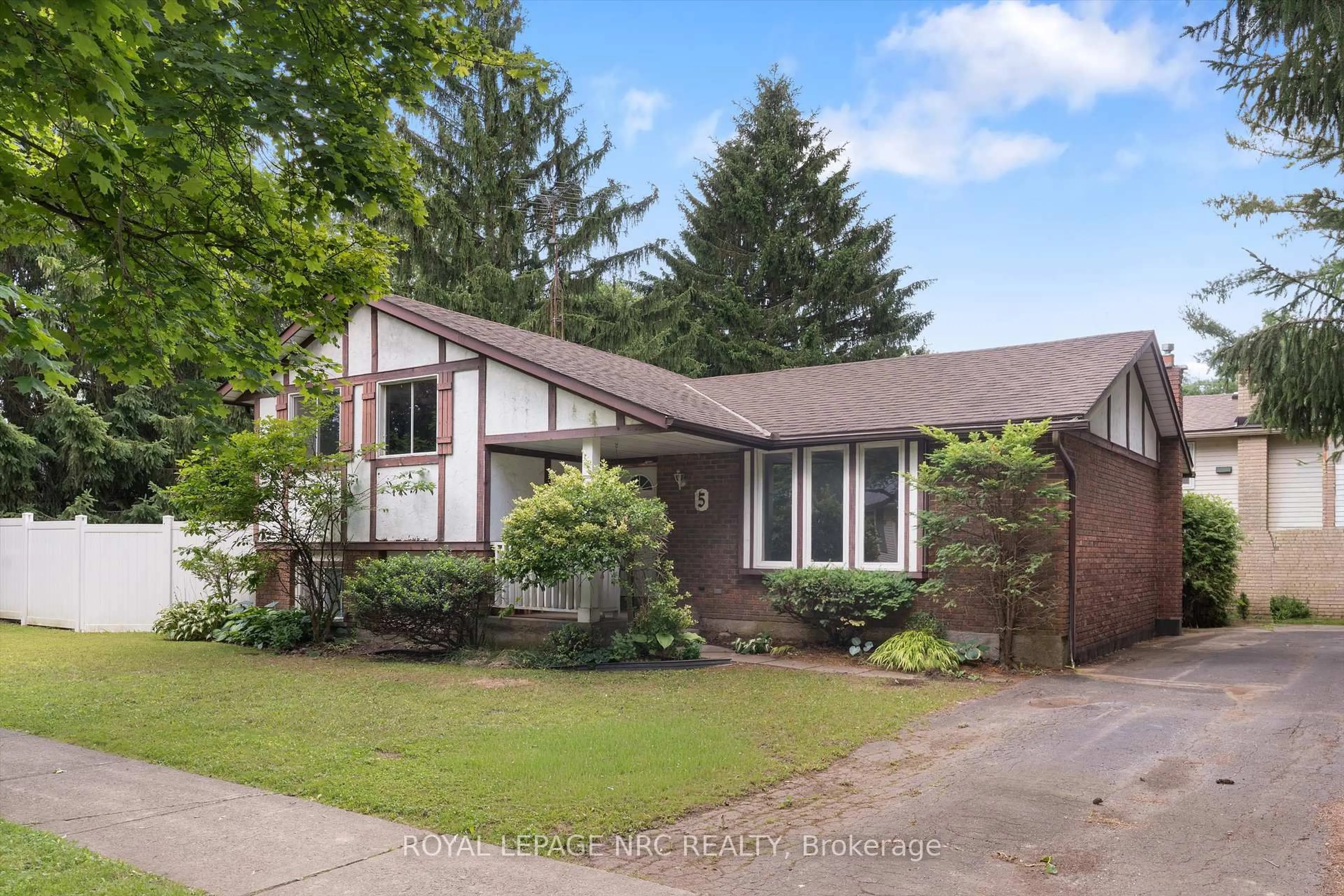 Home with brick exterior material, street for 5 Fallingbrook Dr, Pelham Ontario L0S 1E1