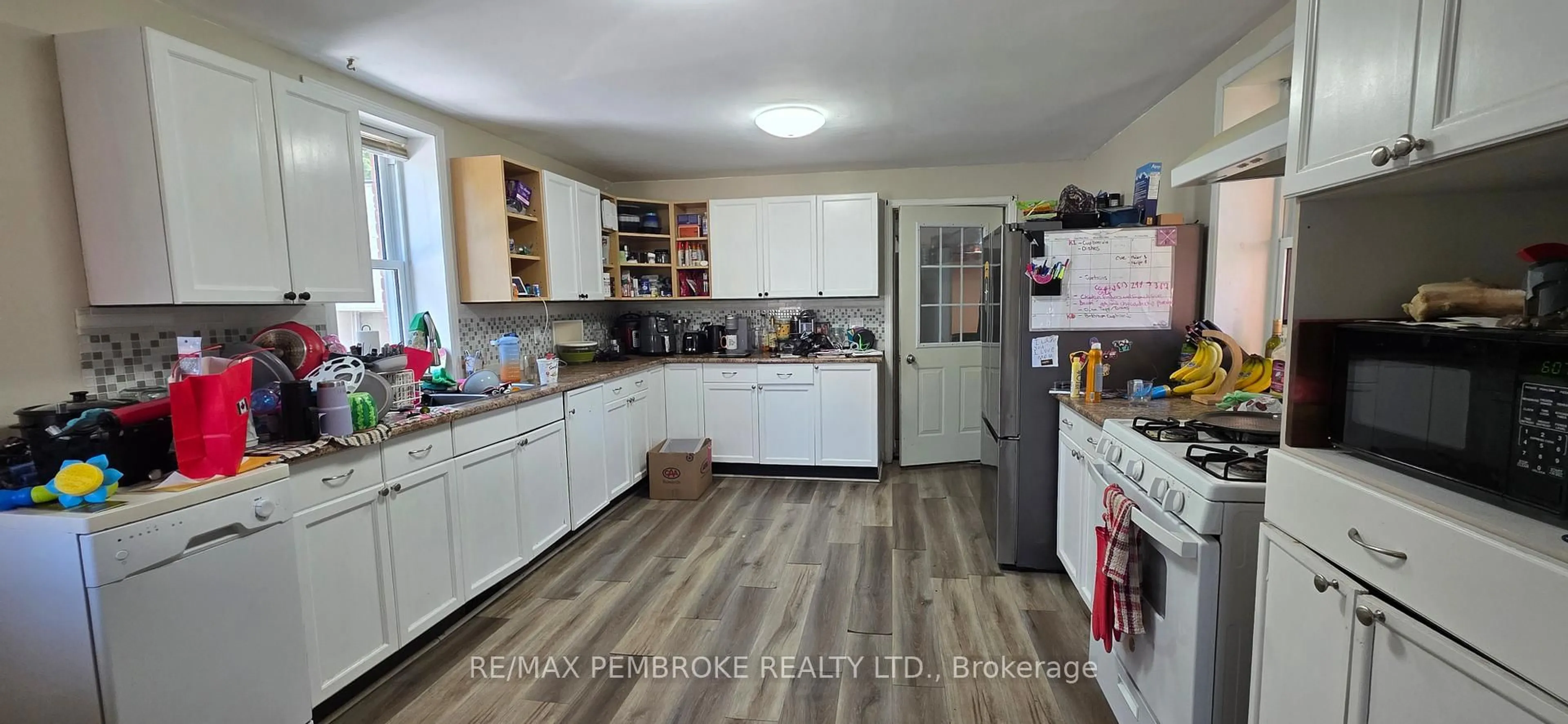 Standard kitchen, unknown for 459 Somerset St, Pembroke Ontario K8A 4C5
