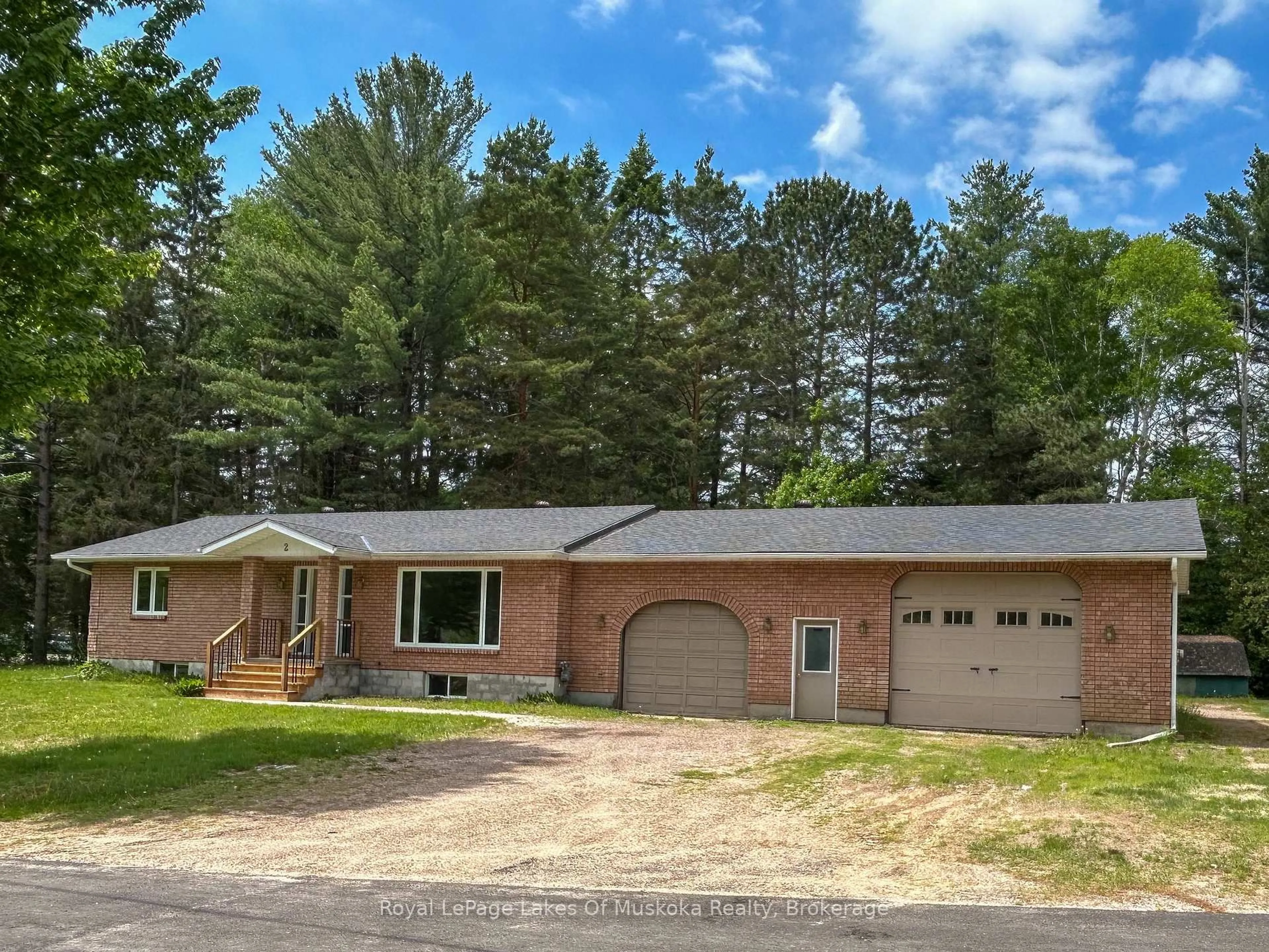 A pic from outside/outdoor area/front of a property/back of a property/a pic from drone, street for 2 Quirt Cres, Sundridge Ontario P0A 1Z0