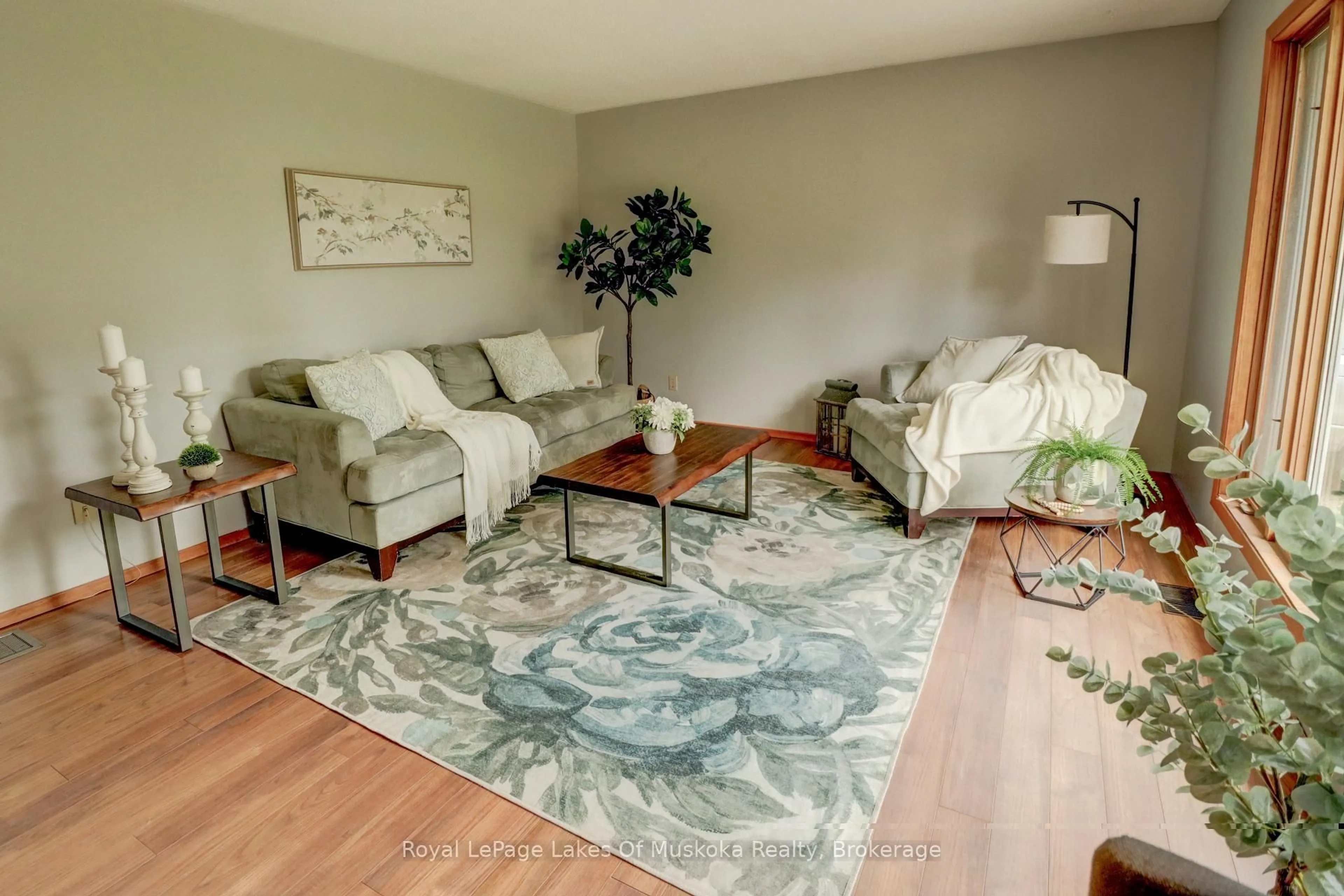 Living room with furniture, unknown for 2 Quirt Cres, Sundridge Ontario P0A 1Z0