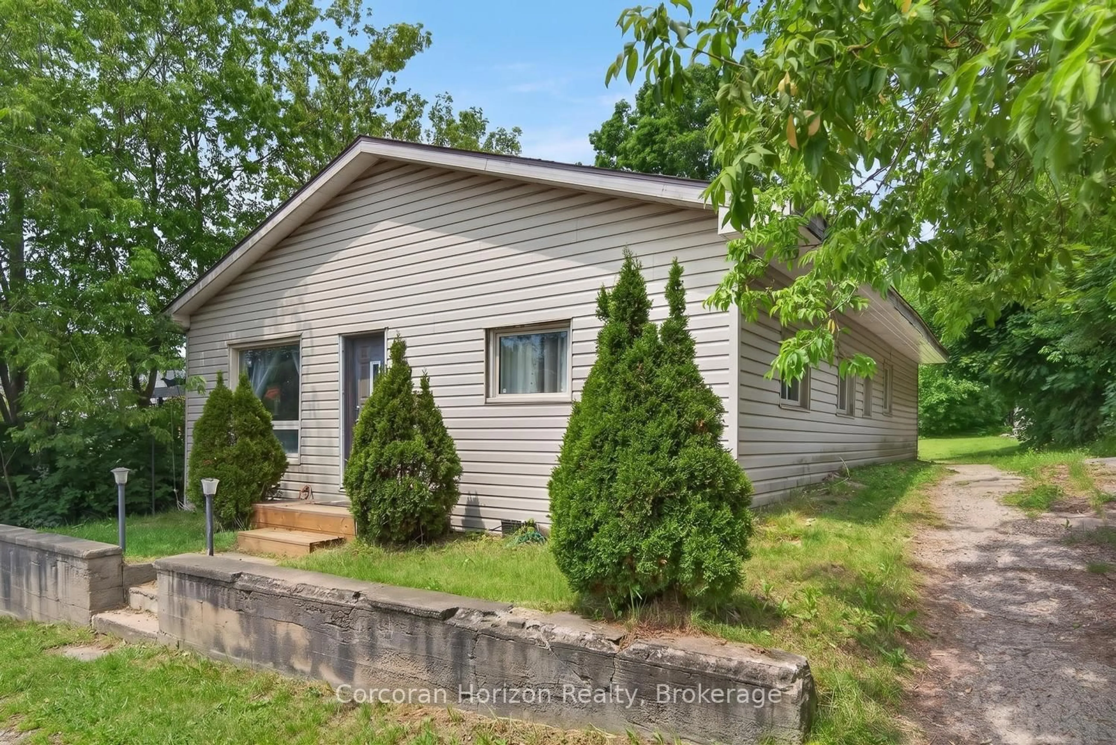 Home with vinyl exterior material, unknown for 20 Parry Sound Rd, Parry Sound Ontario P2A 2M4