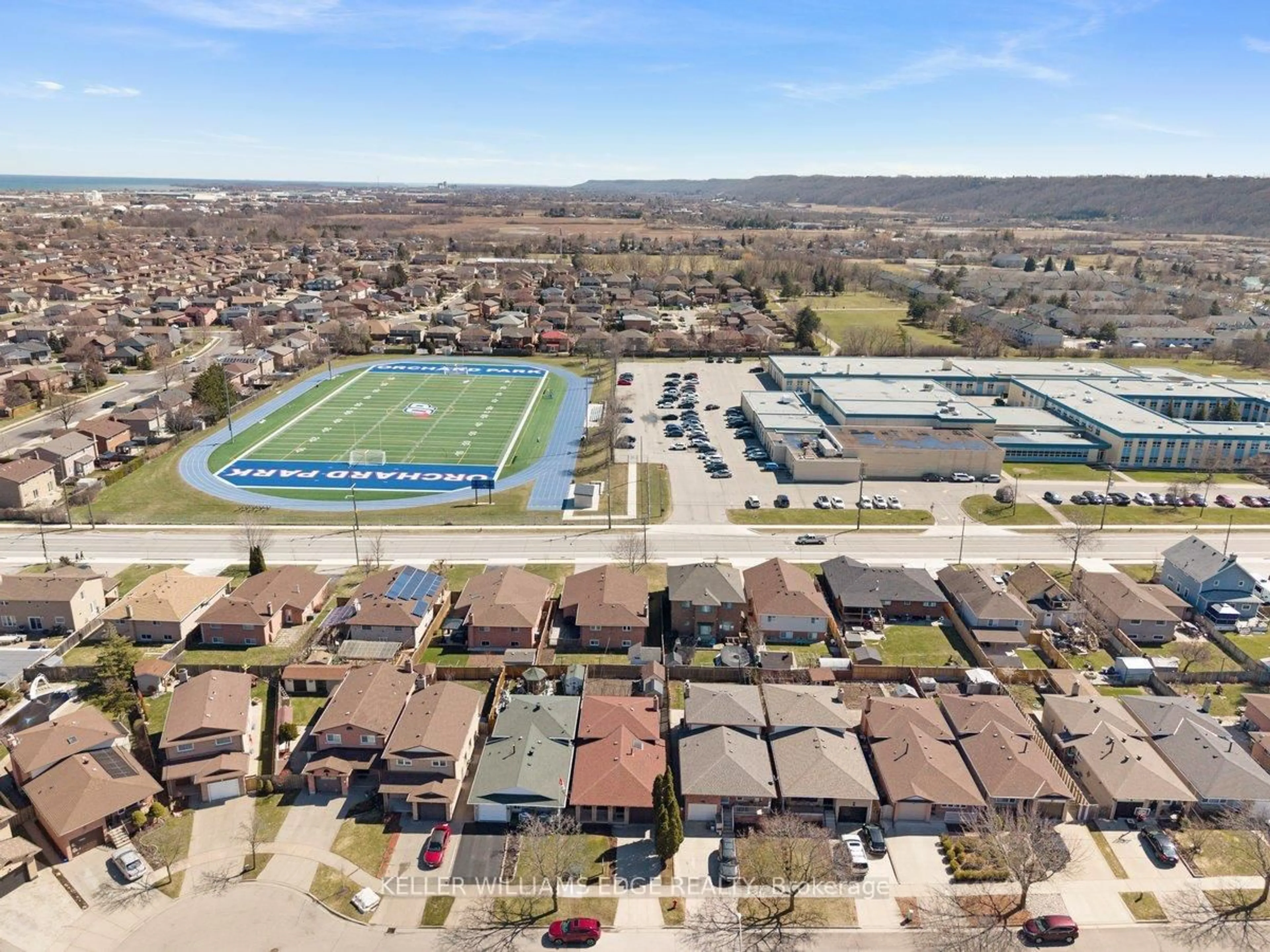 A pic from outside/outdoor area/front of a property/back of a property/a pic from drone, street for 45 Juniper Dr, Hamilton Ontario L8E 4C7
