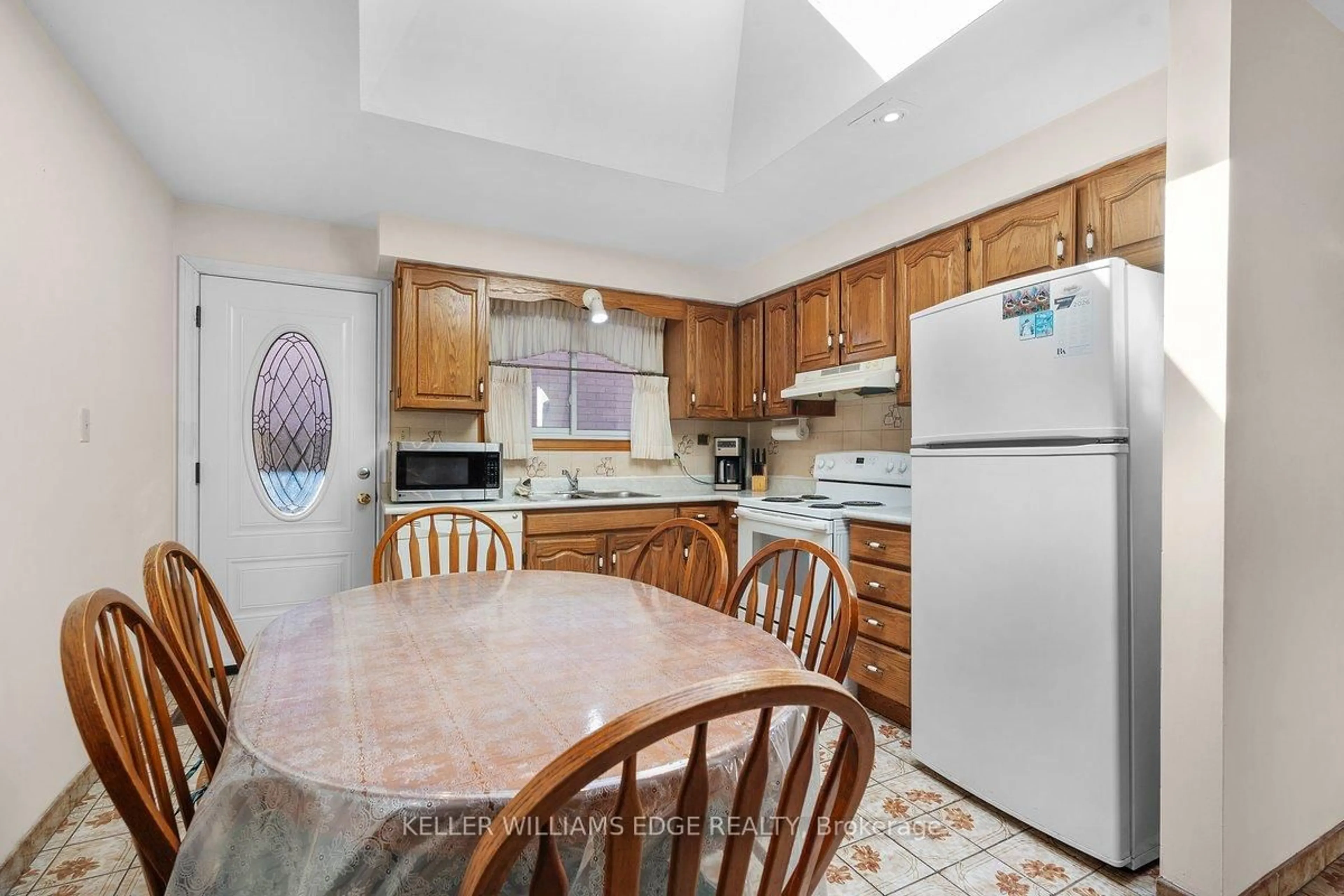 Standard kitchen, ceramic/tile floor for 45 Juniper Dr, Hamilton Ontario L8E 4C7