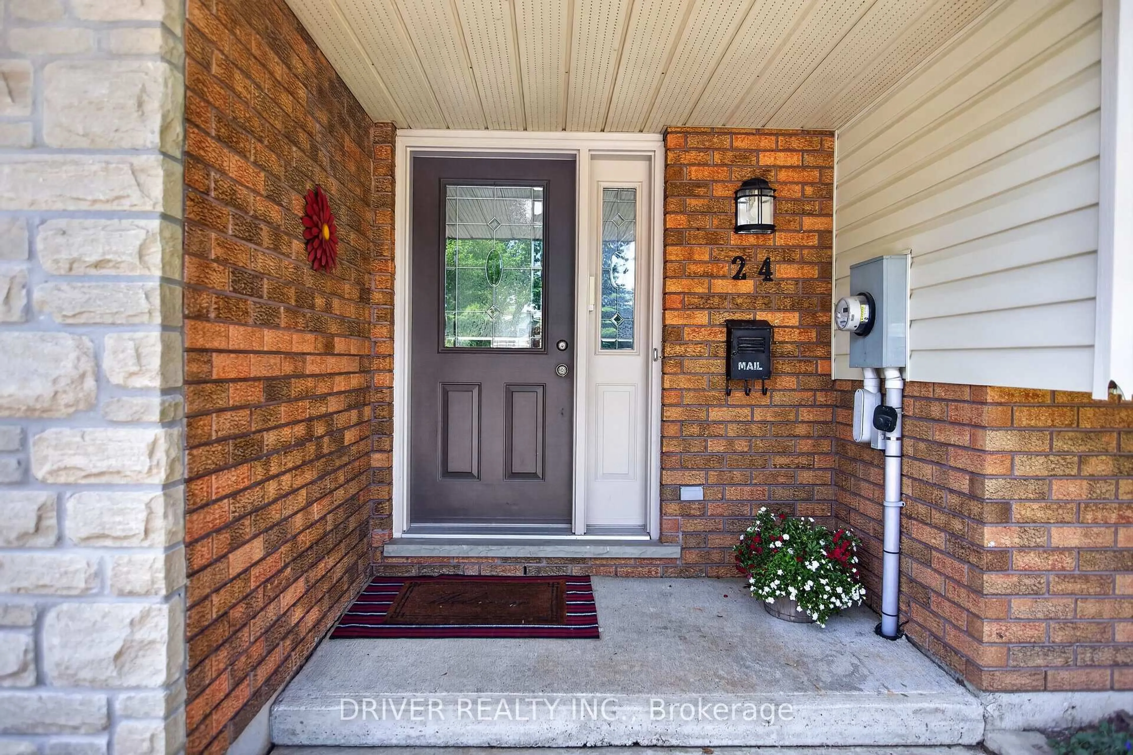 Indoor entryway for 24 Hawthorne Cres, Aylmer Ontario N5H 3C3