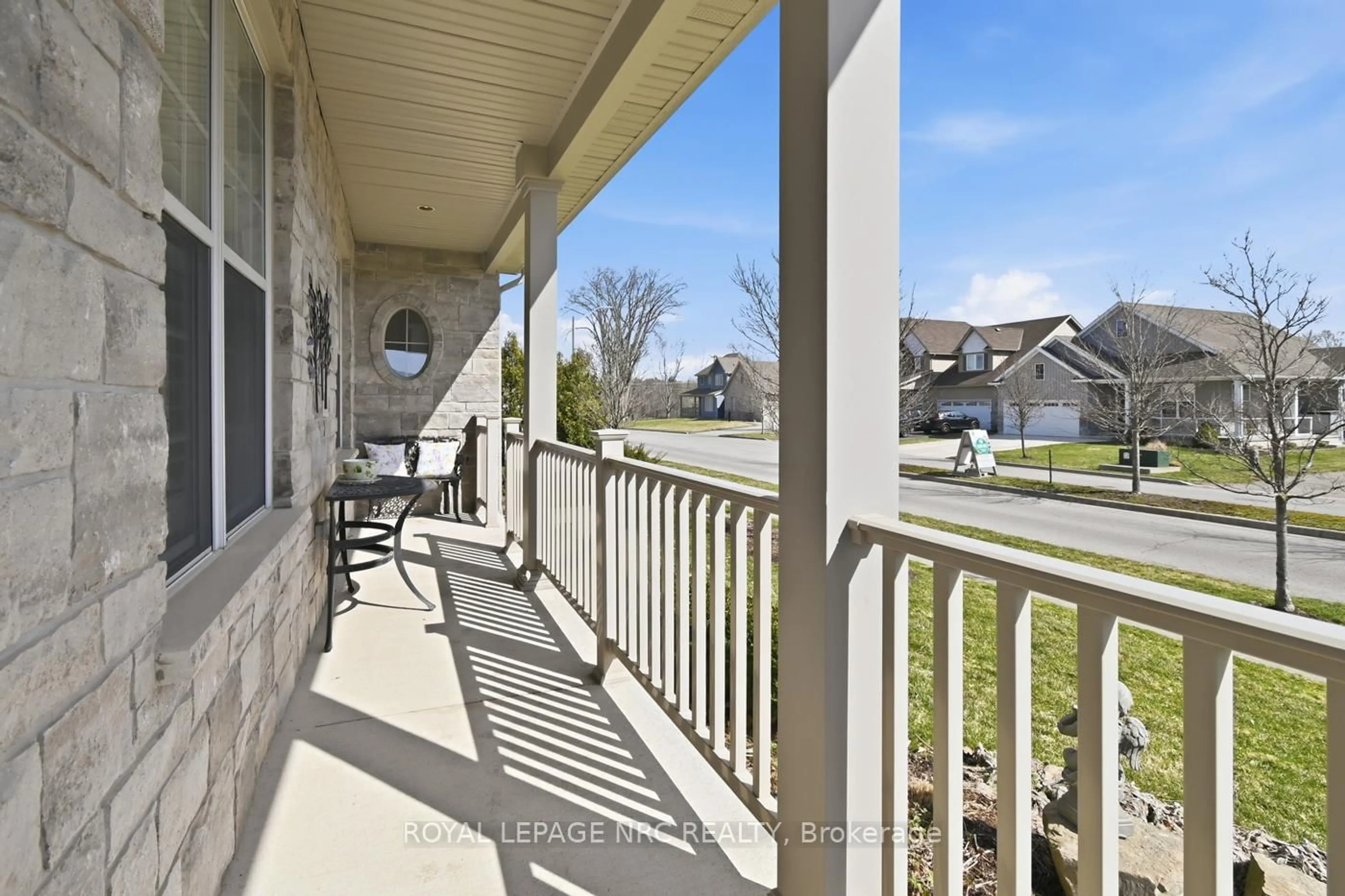 Patio, street for 3930 Village Creek Dr, Fort Erie Ontario L0S 1S0