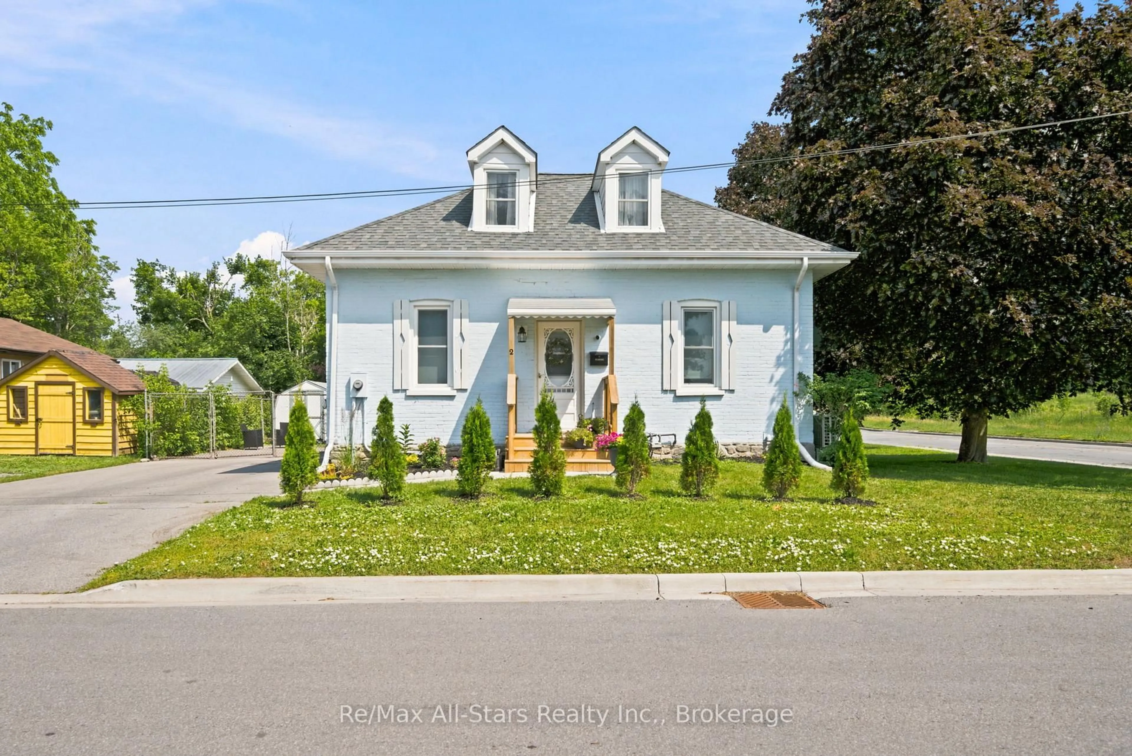 Home with vinyl exterior material, street for 2 Bond St, Kawartha Lakes Ontario K9V 3P3