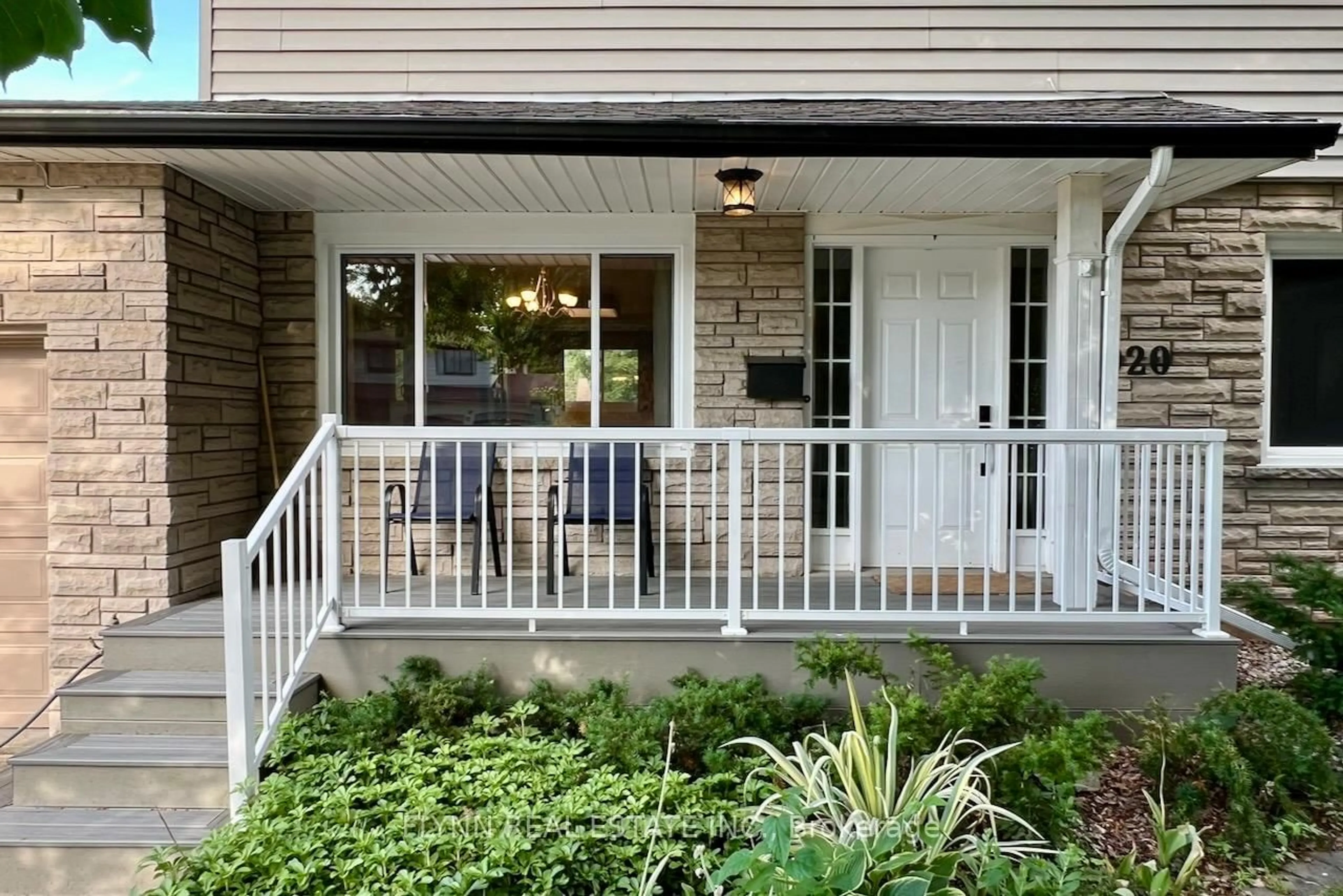 Patio, street for 3020 Saint George Ave, Niagara Falls Ontario L2J 2P2