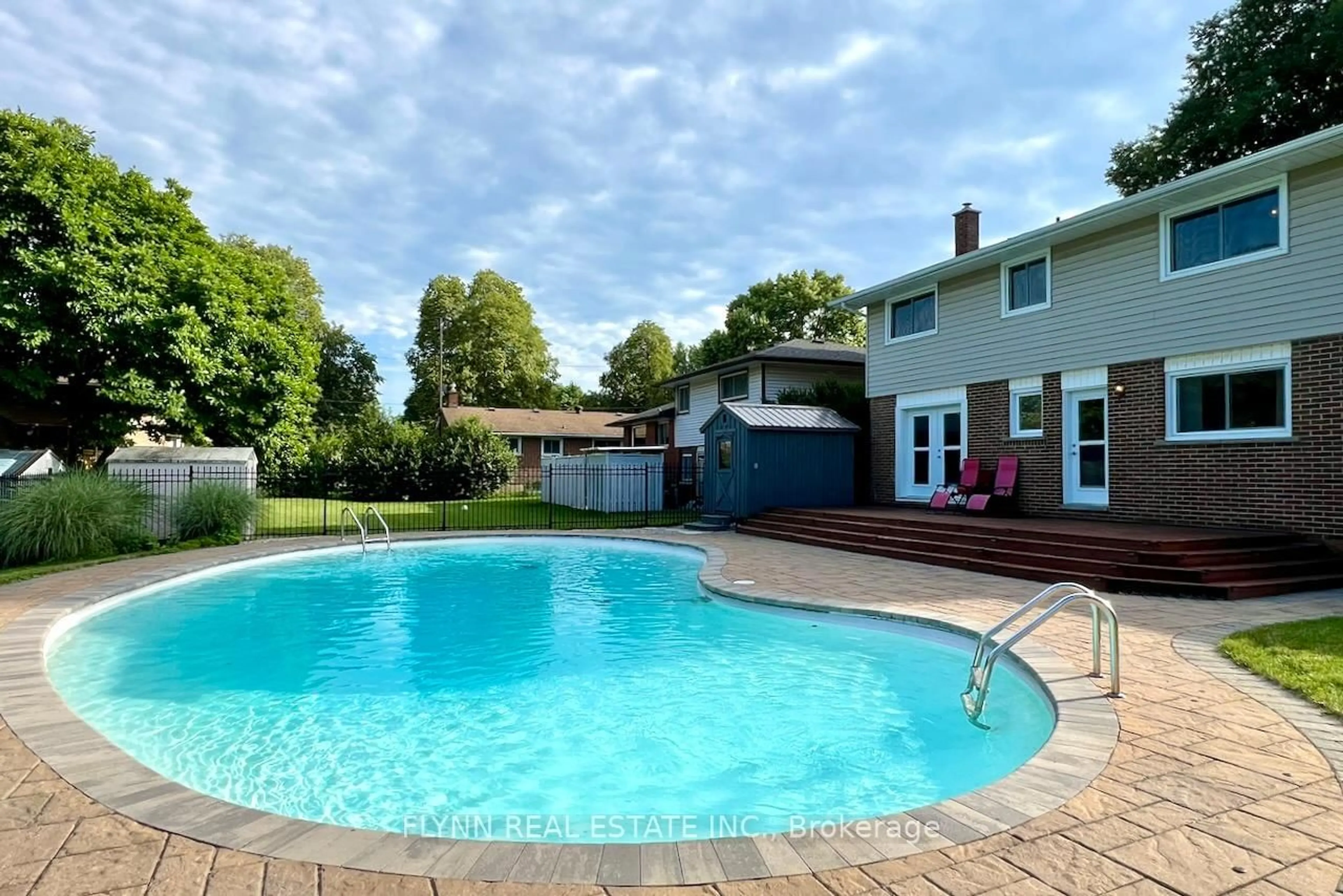 Pool for 3020 Saint George Ave, Niagara Falls Ontario L2J 2P2