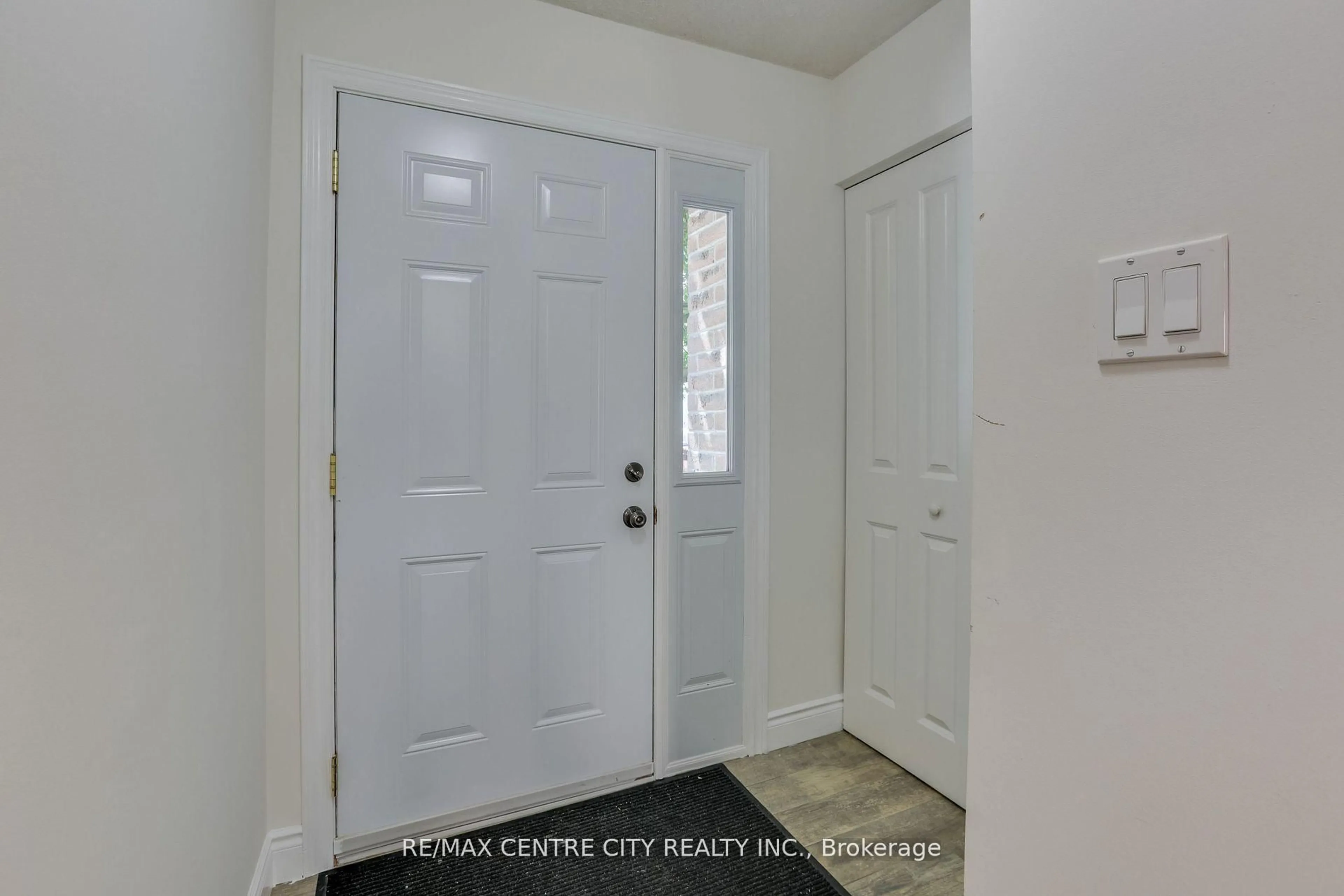 Indoor entryway for 1294 Byron Baseline Rd #37, London South Ontario N6K 4G8